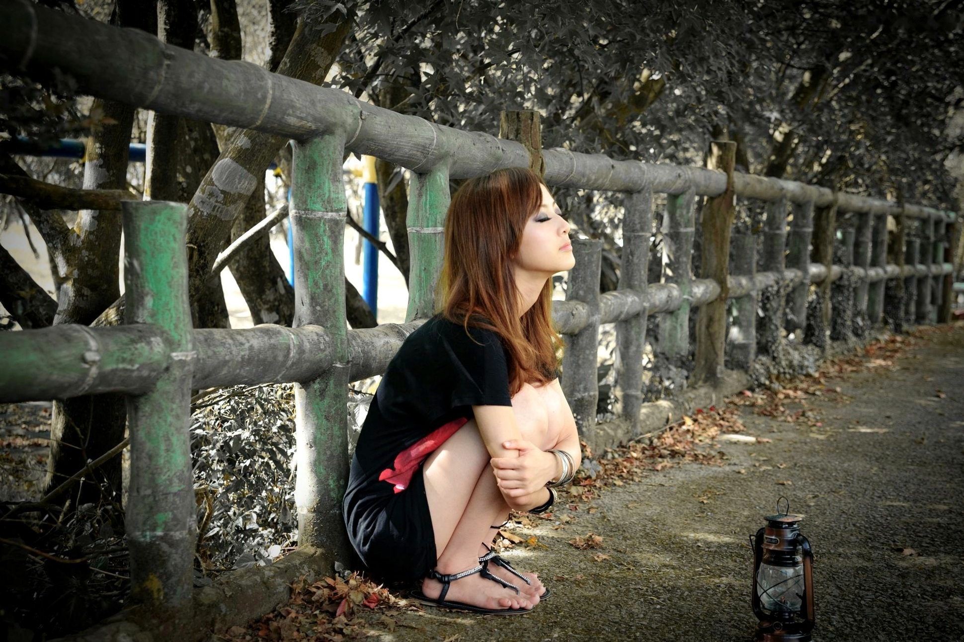 Gallery - 台湾正妹Mikako户外写真：白色圆舞曲的清新漫步与黑色执念的冷艳魅力台湾户外气质清新冷艳 女神私房照_秀色女神 - image 68