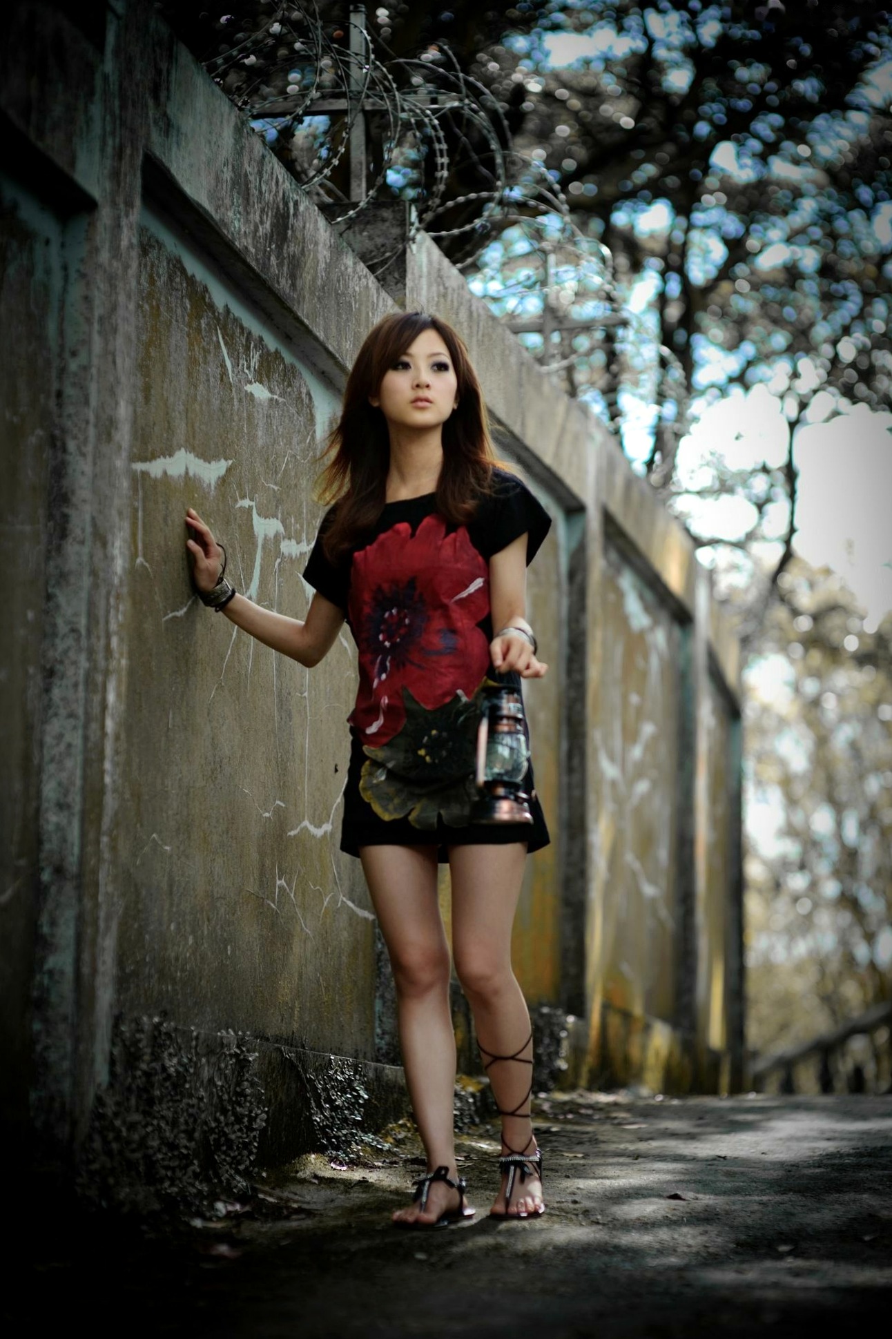 Gallery - 台湾正妹Mikako户外写真：白色圆舞曲的清新漫步与黑色执念的冷艳魅力台湾户外气质清新冷艳 女神私房照_秀色女神 - image 69