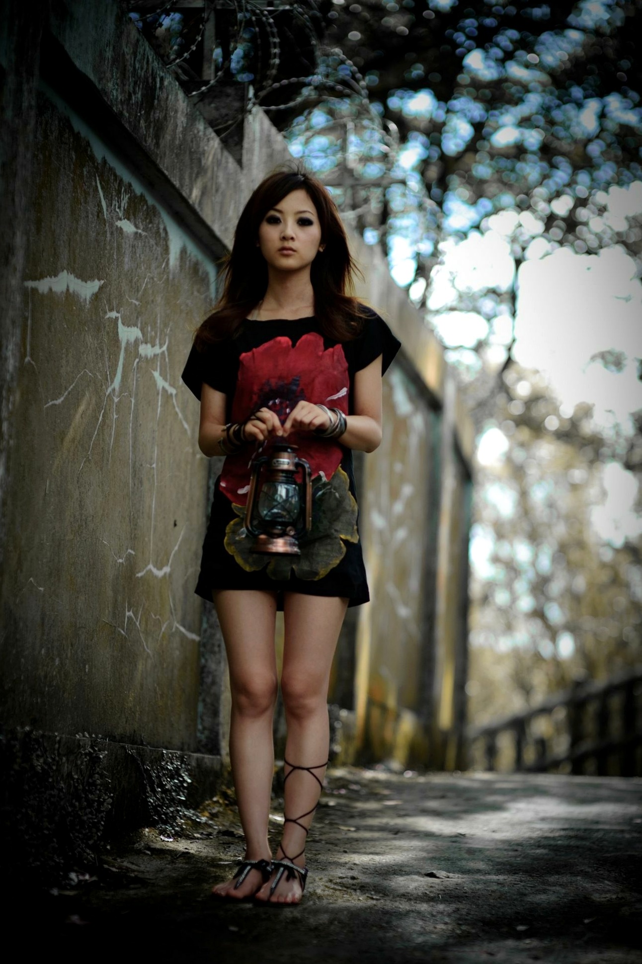 Gallery - 台湾正妹Mikako户外写真：白色圆舞曲的清新漫步与黑色执念的冷艳魅力台湾户外气质清新冷艳 女神私房照_秀色女神 - image 70