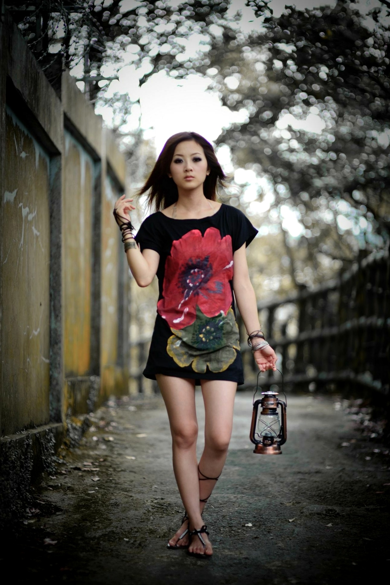 Gallery - 台湾正妹Mikako户外写真：白色圆舞曲的清新漫步与黑色执念的冷艳魅力台湾户外气质清新冷艳 女神私房照_秀色女神 - image 71