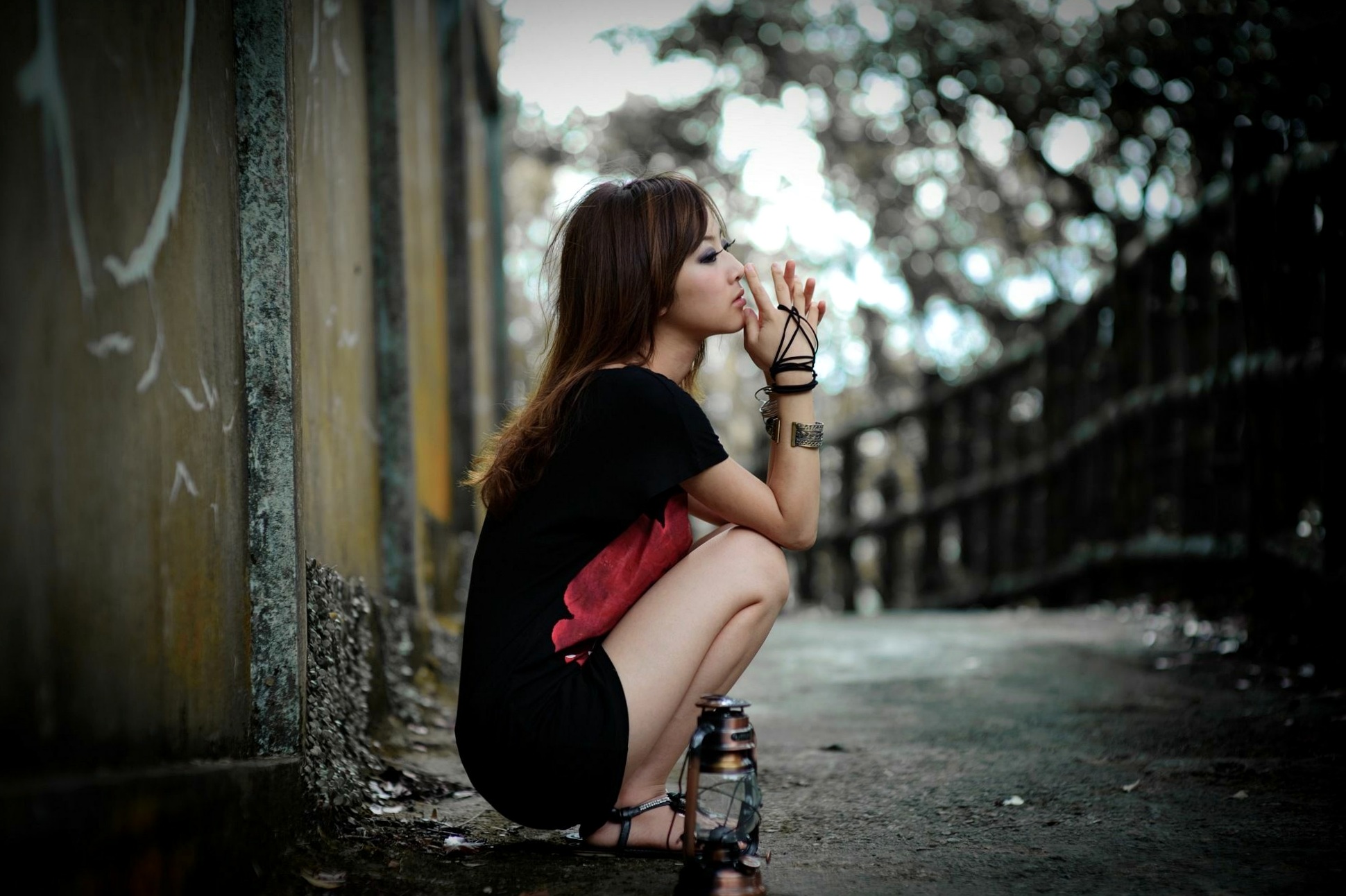 Gallery - 台湾正妹Mikako户外写真：白色圆舞曲的清新漫步与黑色执念的冷艳魅力台湾户外气质清新冷艳 女神私房照_秀色女神 - image 73