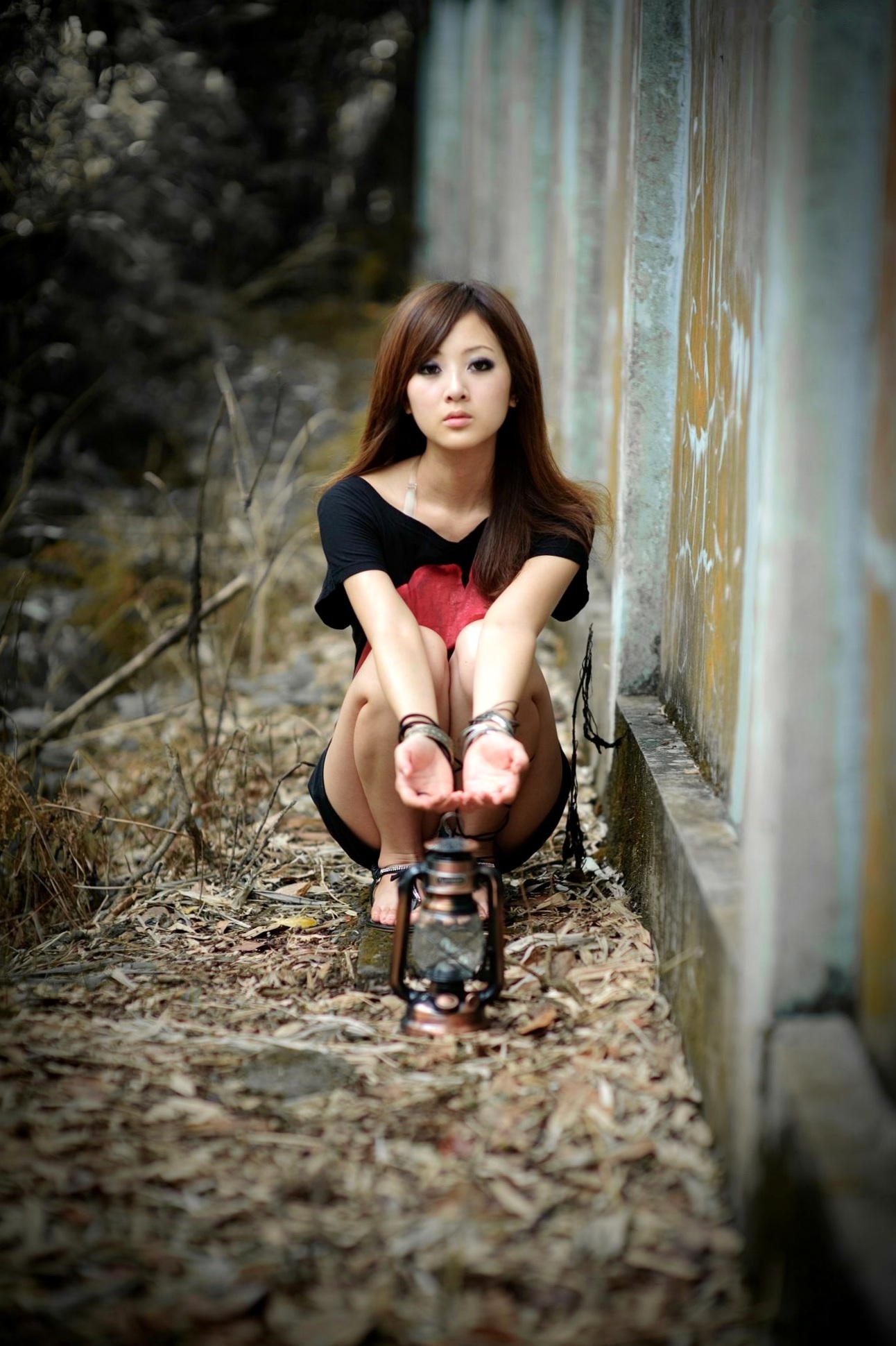 Gallery - 台湾正妹Mikako户外写真：白色圆舞曲的清新漫步与黑色执念的冷艳魅力台湾户外气质清新冷艳 女神私房照_秀色女神 - image 76