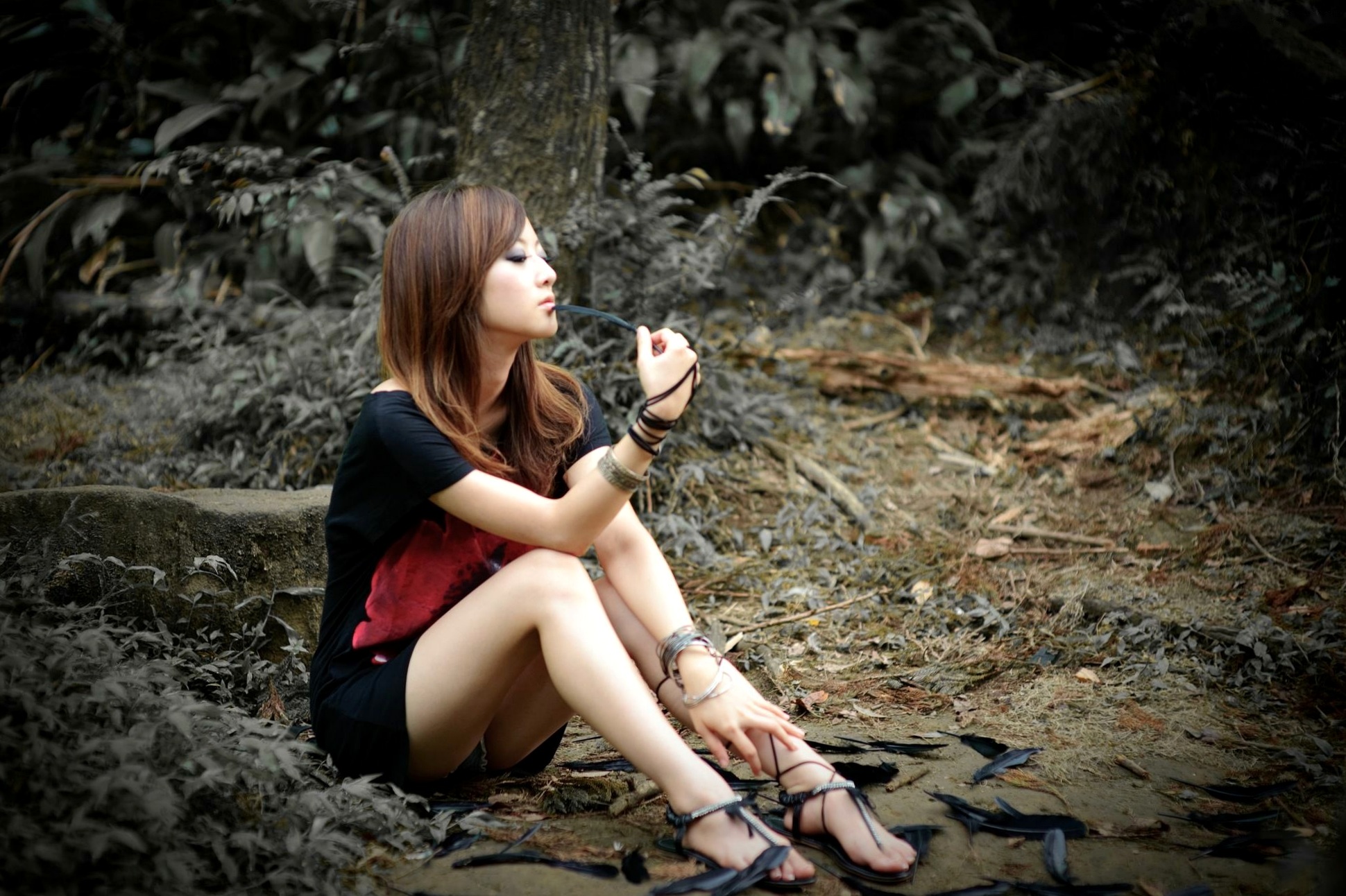 Gallery - 台湾正妹Mikako户外写真：白色圆舞曲的清新漫步与黑色执念的冷艳魅力台湾户外气质清新冷艳 女神私房照_秀色女神 - image 79