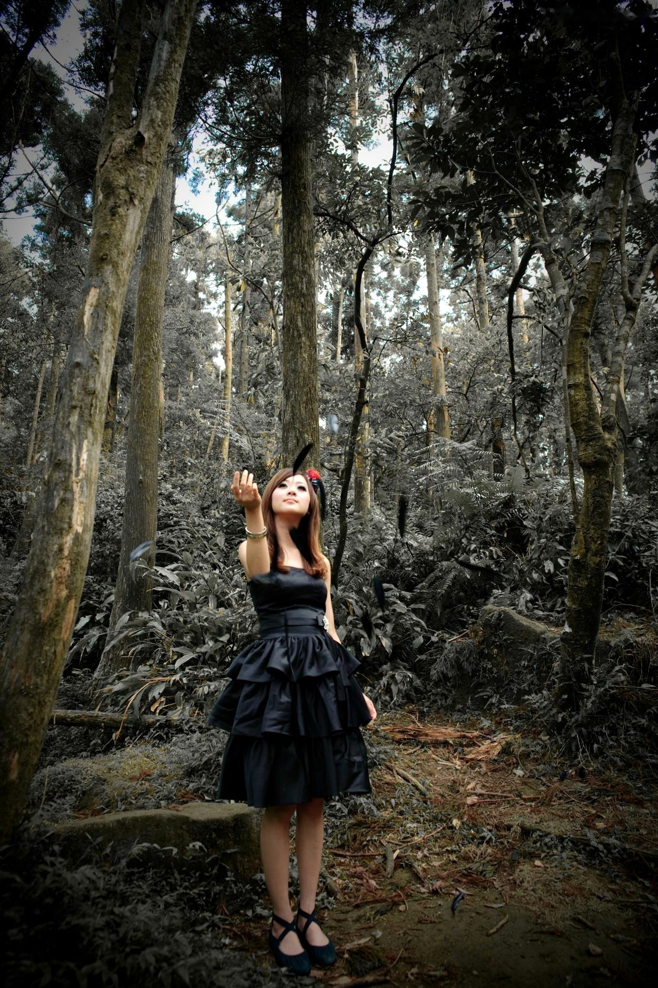 Gallery - 台湾正妹Mikako户外写真：白色圆舞曲的清新漫步与黑色执念的冷艳魅力台湾户外气质清新冷艳 女神私房照_秀色女神 - image 84
