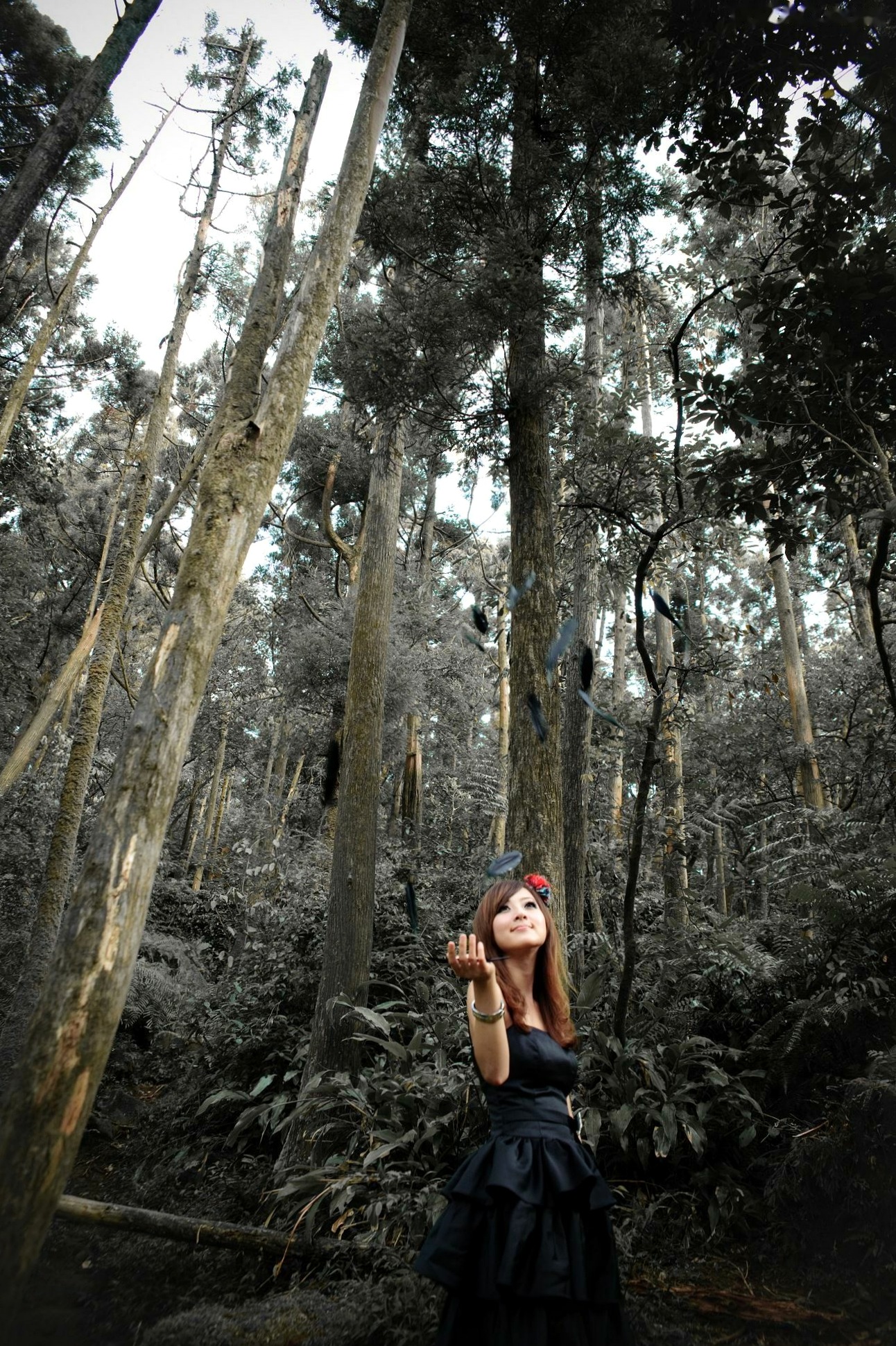 Gallery - 台湾正妹Mikako户外写真：白色圆舞曲的清新漫步与黑色执念的冷艳魅力台湾户外气质清新冷艳 女神私房照_秀色女神 - image 85