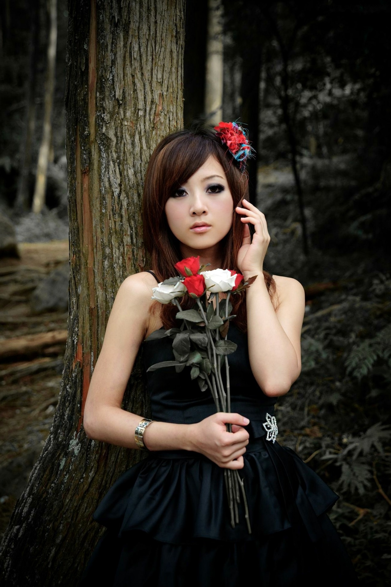 Gallery - 台湾正妹Mikako户外写真：白色圆舞曲的清新漫步与黑色执念的冷艳魅力台湾户外气质清新冷艳 女神私房照_秀色女神 - image 91