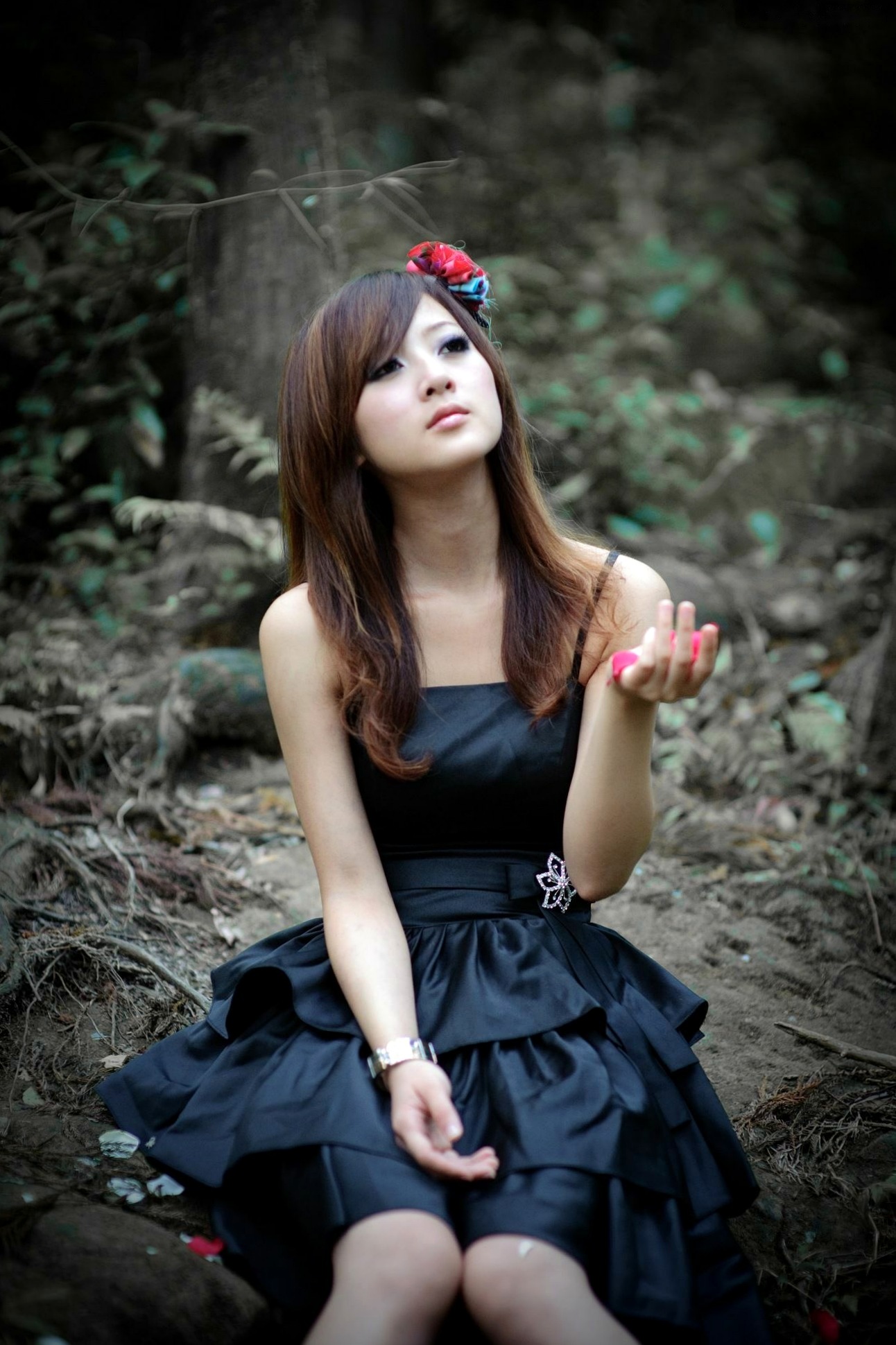 Gallery - 台湾正妹Mikako户外写真：白色圆舞曲的清新漫步与黑色执念的冷艳魅力台湾户外气质清新冷艳 女神私房照_秀色女神 - image 97