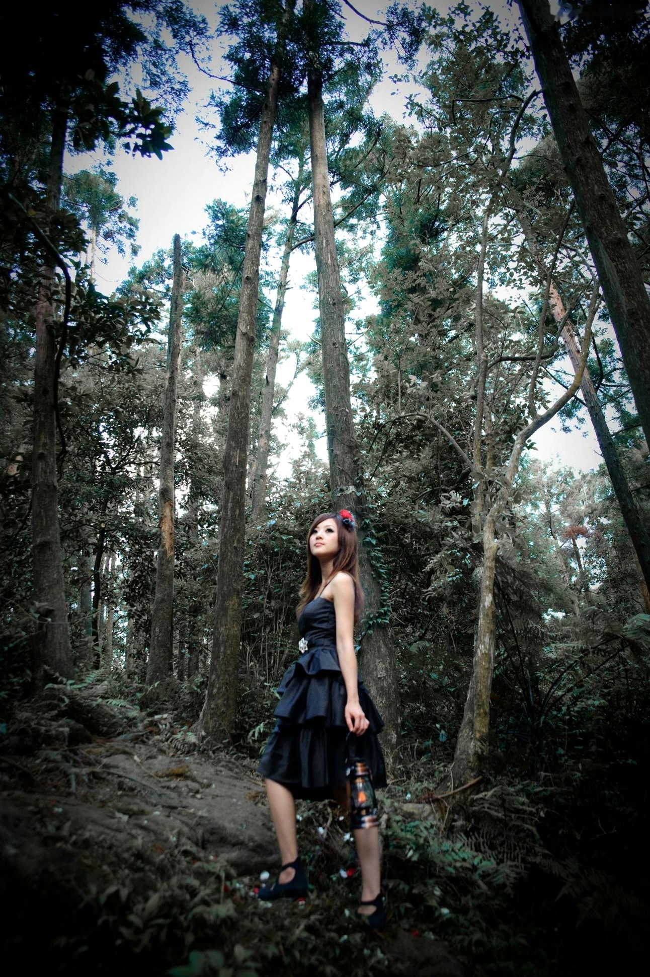 Gallery - 台湾正妹Mikako户外写真：白色圆舞曲的清新漫步与黑色执念的冷艳魅力台湾户外气质清新冷艳 女神私房照_秀色女神 - image 103