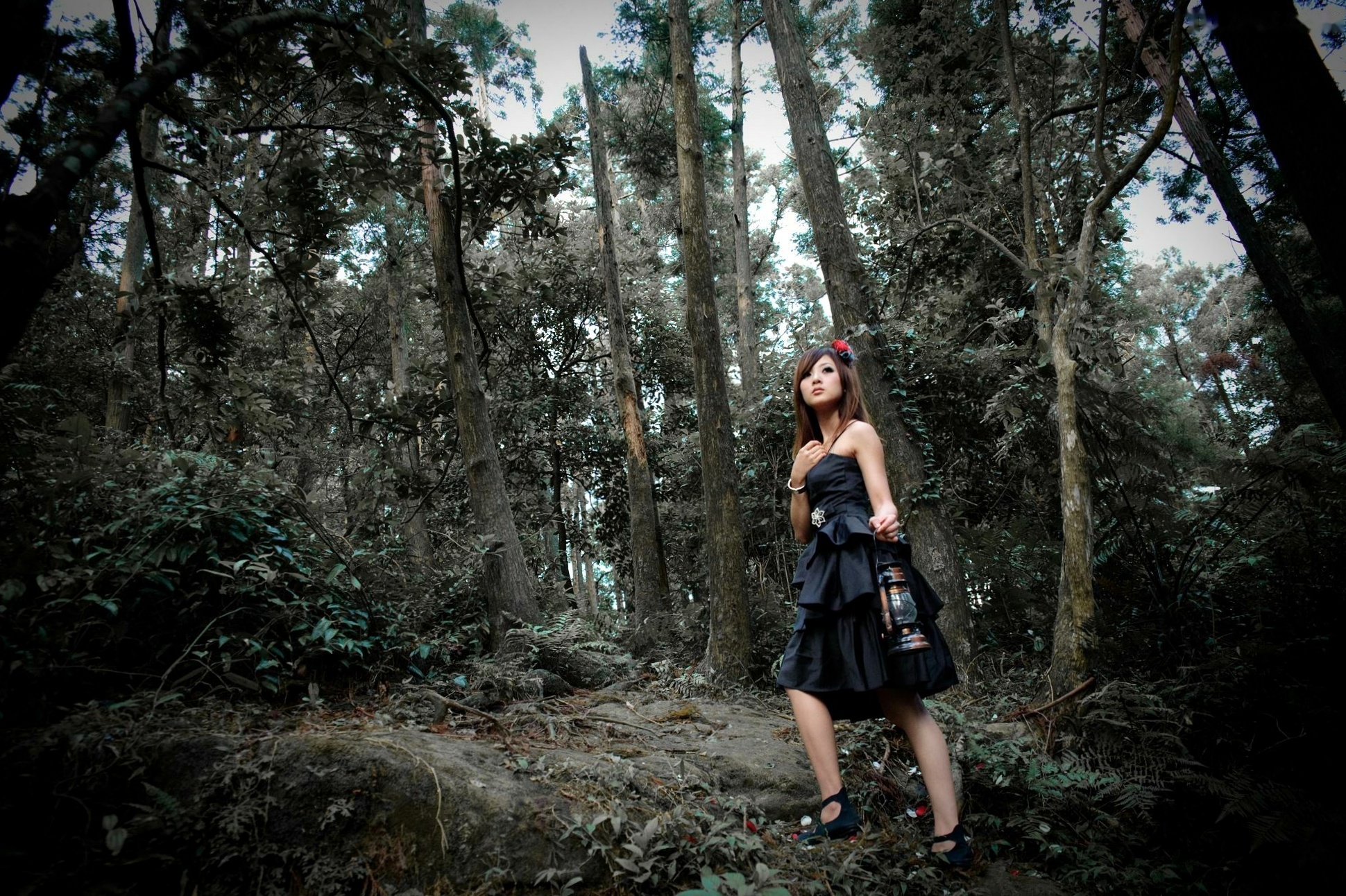 Gallery - 台湾正妹Mikako户外写真：白色圆舞曲的清新漫步与黑色执念的冷艳魅力台湾户外气质清新冷艳 女神私房照_秀色女神 - image 104