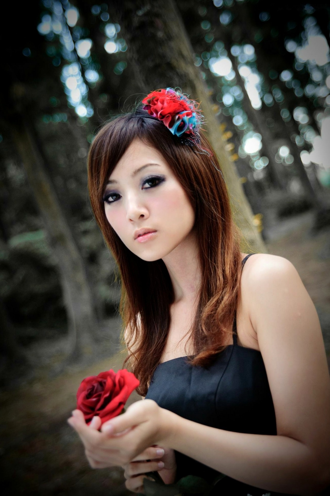 Gallery - 台湾正妹Mikako户外写真：白色圆舞曲的清新漫步与黑色执念的冷艳魅力台湾户外气质清新冷艳 女神私房照_秀色女神 - image 111