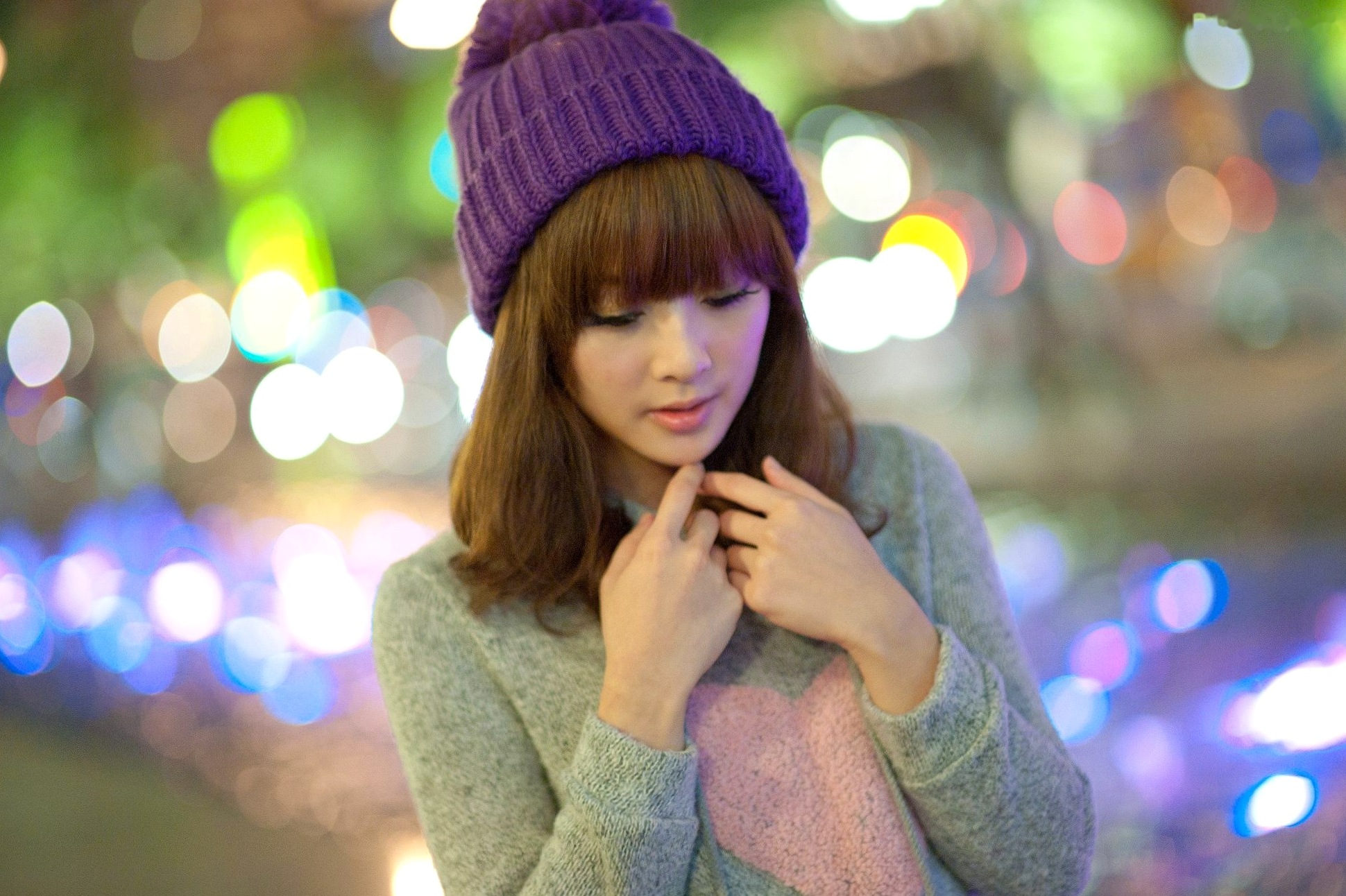Gallery - 台湾正妹果子MM张凯洁《聖誕前夕夜拍》写真，清新毛衣针织帽与性感圣诞装街拍，璀璨夜景背景下的治愈系圣诞女神台湾街拍清新治愈系女神 女神私房照_秀色女神 - image 2