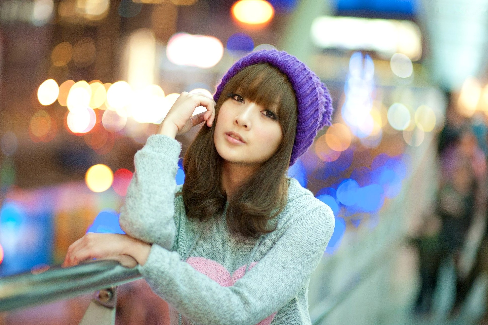 Gallery - 台湾正妹果子MM张凯洁《聖誕前夕夜拍》写真，清新毛衣针织帽与性感圣诞装街拍，璀璨夜景背景下的治愈系圣诞女神台湾街拍清新治愈系女神 女神私房照_秀色女神 - image 5