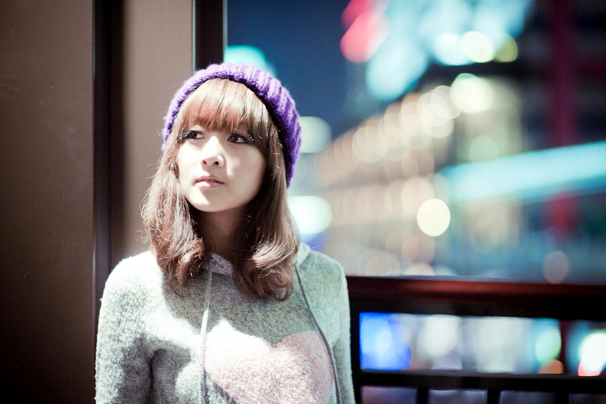 Gallery - 台湾正妹果子MM张凯洁《聖誕前夕夜拍》写真，清新毛衣针织帽与性感圣诞装街拍，璀璨夜景背景下的治愈系圣诞女神台湾街拍清新治愈系女神 女神私房照_秀色女神 - image 9