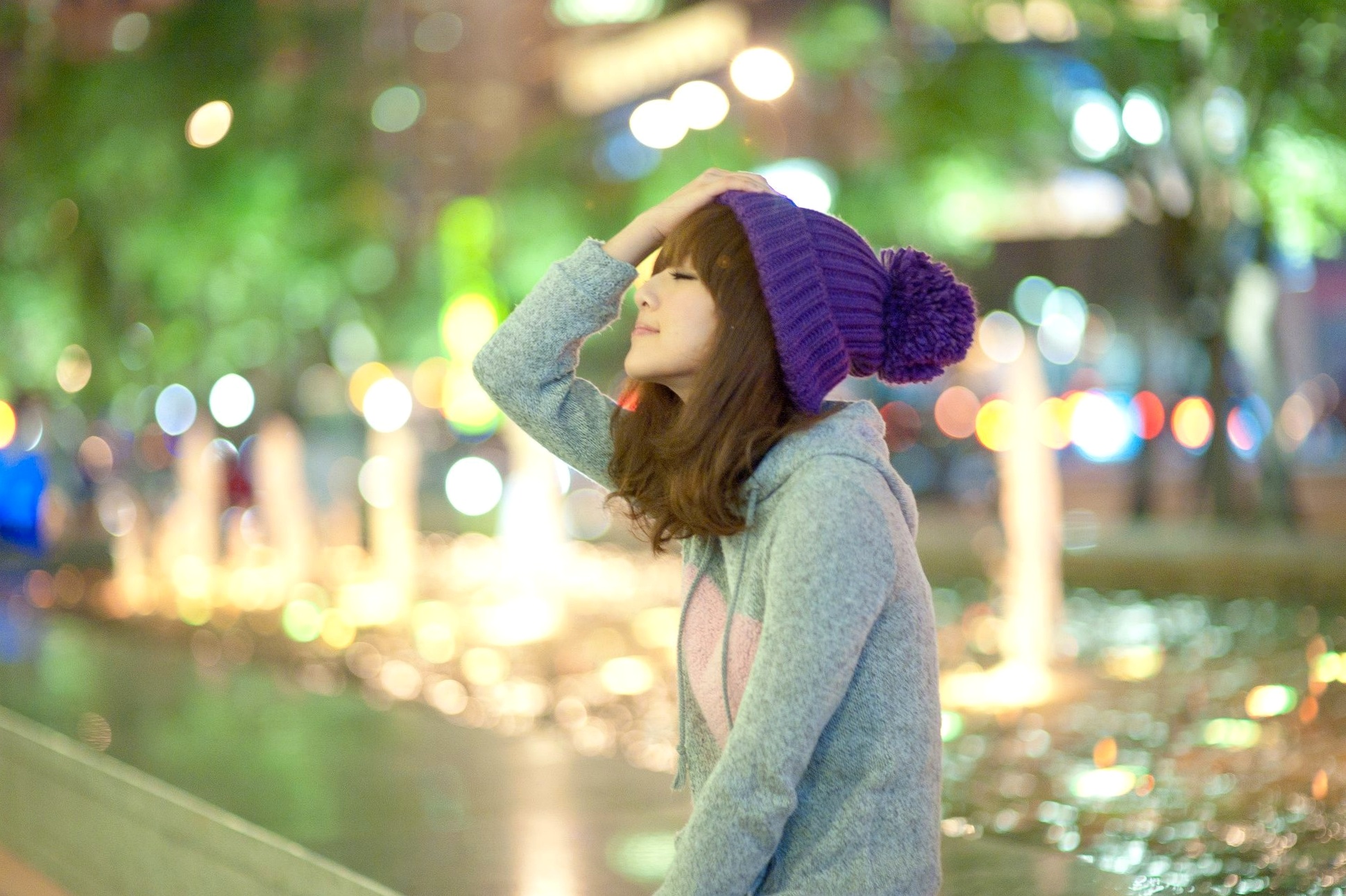Gallery - 台湾正妹果子MM张凯洁《聖誕前夕夜拍》写真，清新毛衣针织帽与性感圣诞装街拍，璀璨夜景背景下的治愈系圣诞女神台湾街拍清新治愈系女神 女神私房照_秀色女神 - image 21