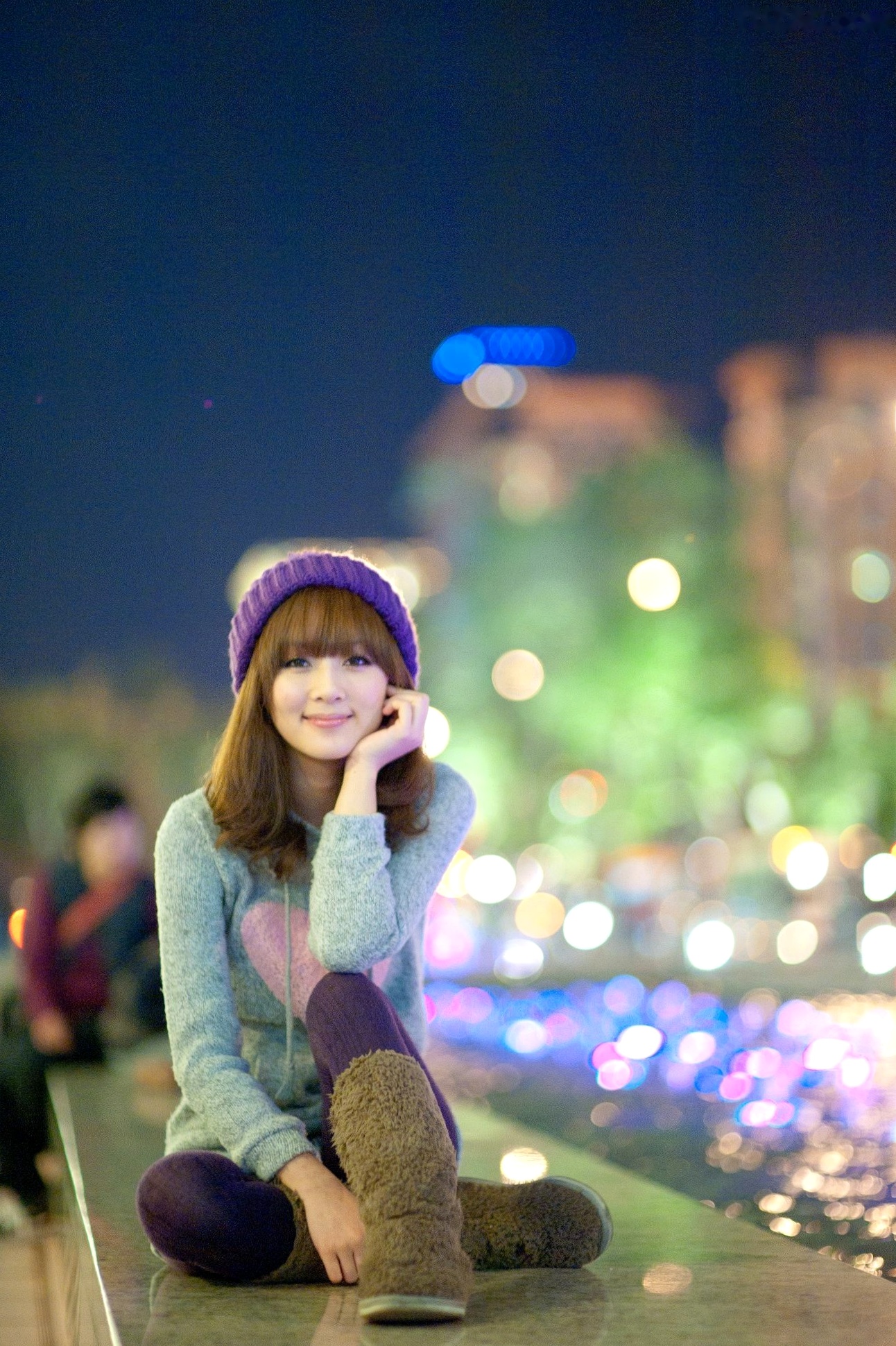 Gallery - 台湾正妹果子MM张凯洁《聖誕前夕夜拍》写真，清新毛衣针织帽与性感圣诞装街拍，璀璨夜景背景下的治愈系圣诞女神台湾街拍清新治愈系女神 女神私房照_秀色女神 - image 22