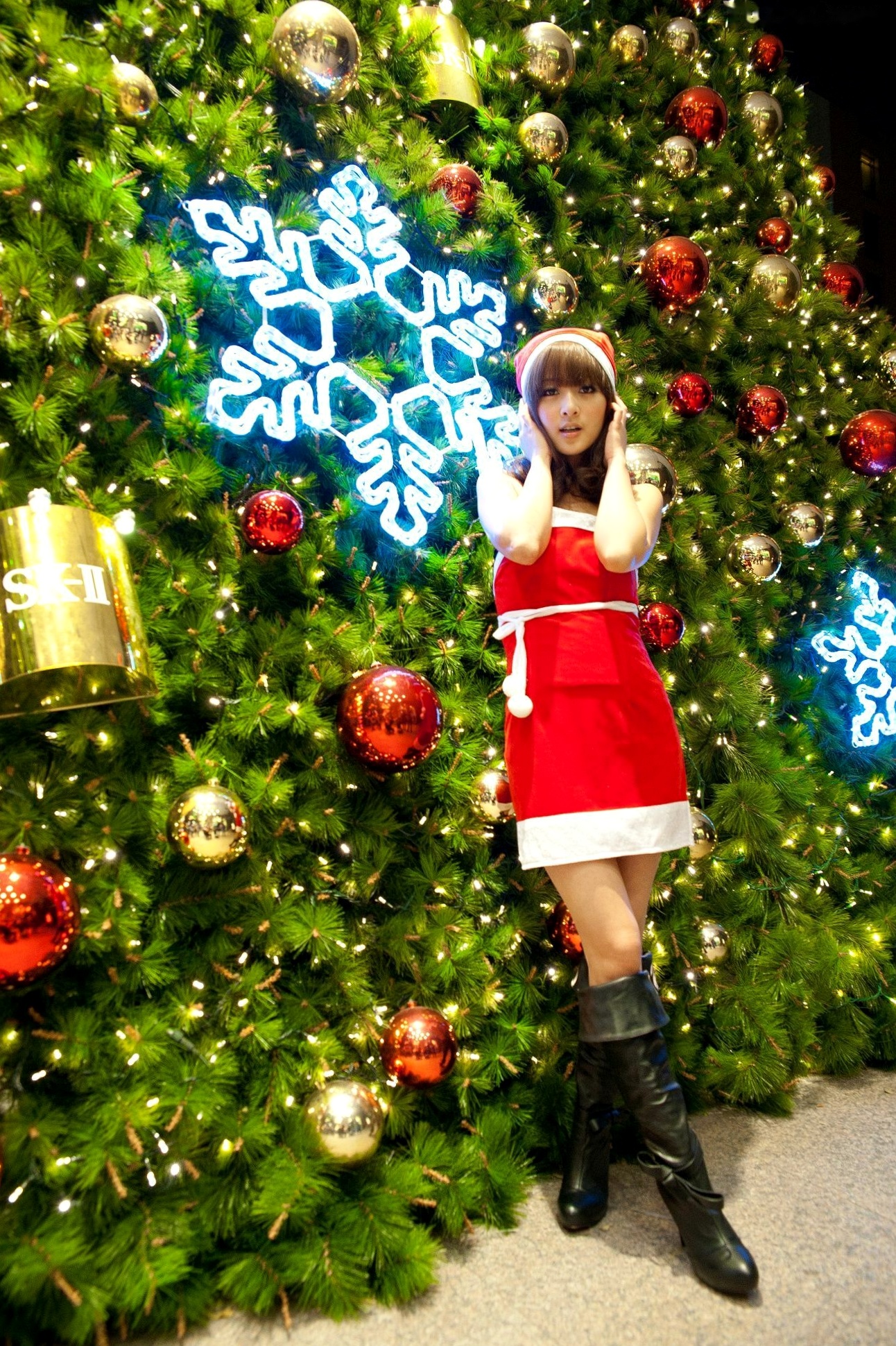 Gallery - 台湾正妹果子MM张凯洁《聖誕前夕夜拍》写真，清新毛衣针织帽与性感圣诞装街拍，璀璨夜景背景下的治愈系圣诞女神台湾街拍清新治愈系女神 女神私房照_秀色女神 - image 32