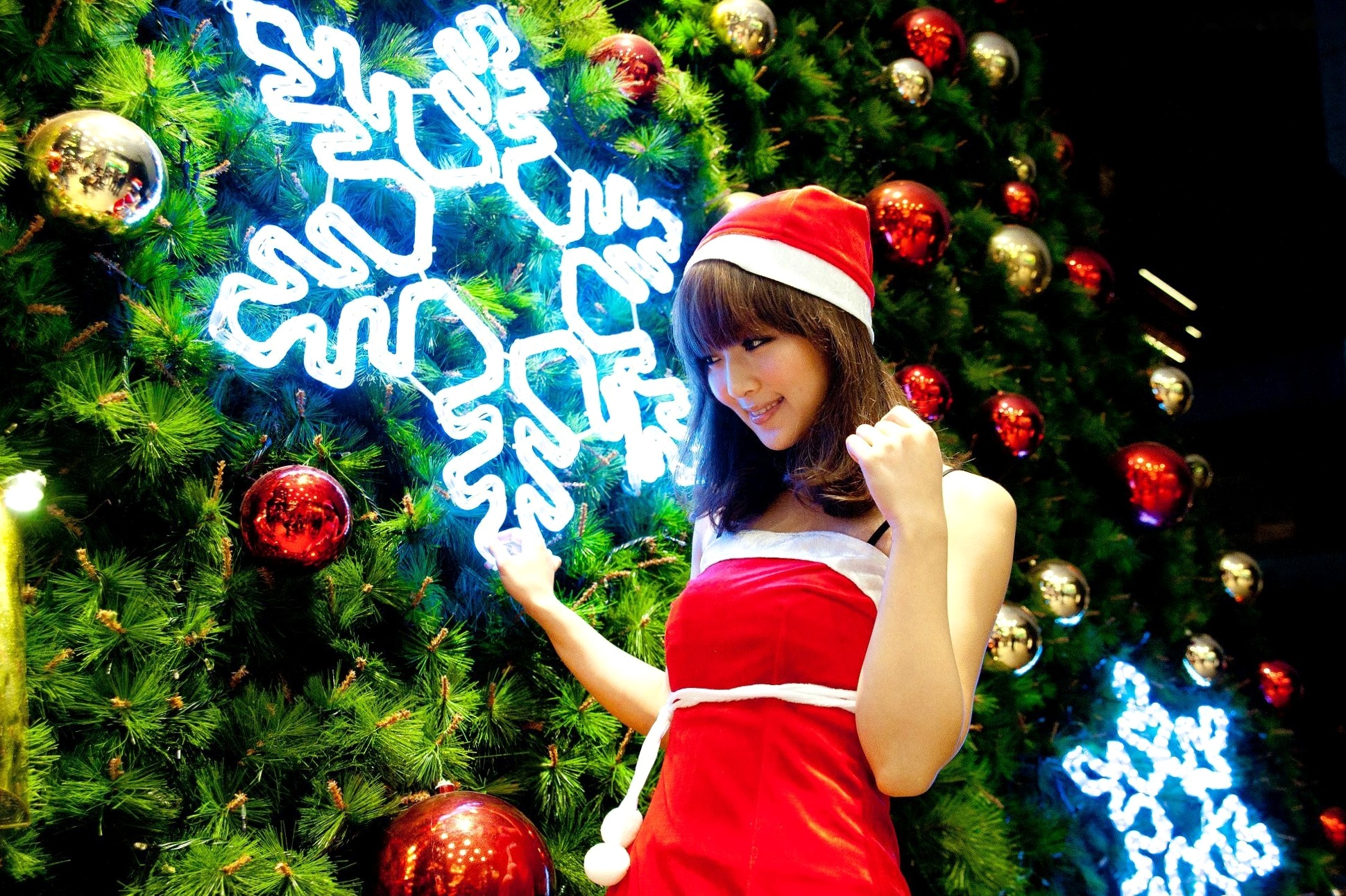 Gallery - 台湾正妹果子MM张凯洁《聖誕前夕夜拍》写真，清新毛衣针织帽与性感圣诞装街拍，璀璨夜景背景下的治愈系圣诞女神台湾街拍清新治愈系女神 女神私房照_秀色女神 - image 35