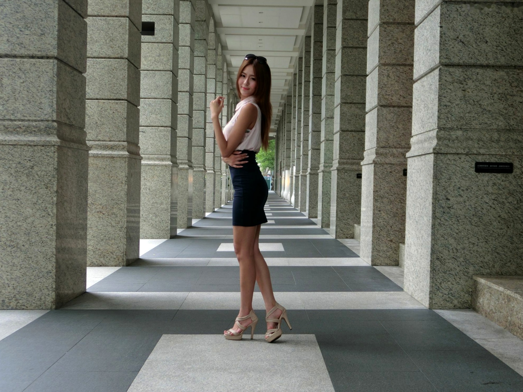 Gallery - 台湾模特 - modelWinnie小雪信义商圈街拍写真，优雅职场装束展现知性气质与迷人美腿beautyleg台湾街拍气质美腿清新 女神私房照_秀色女神 - image 88