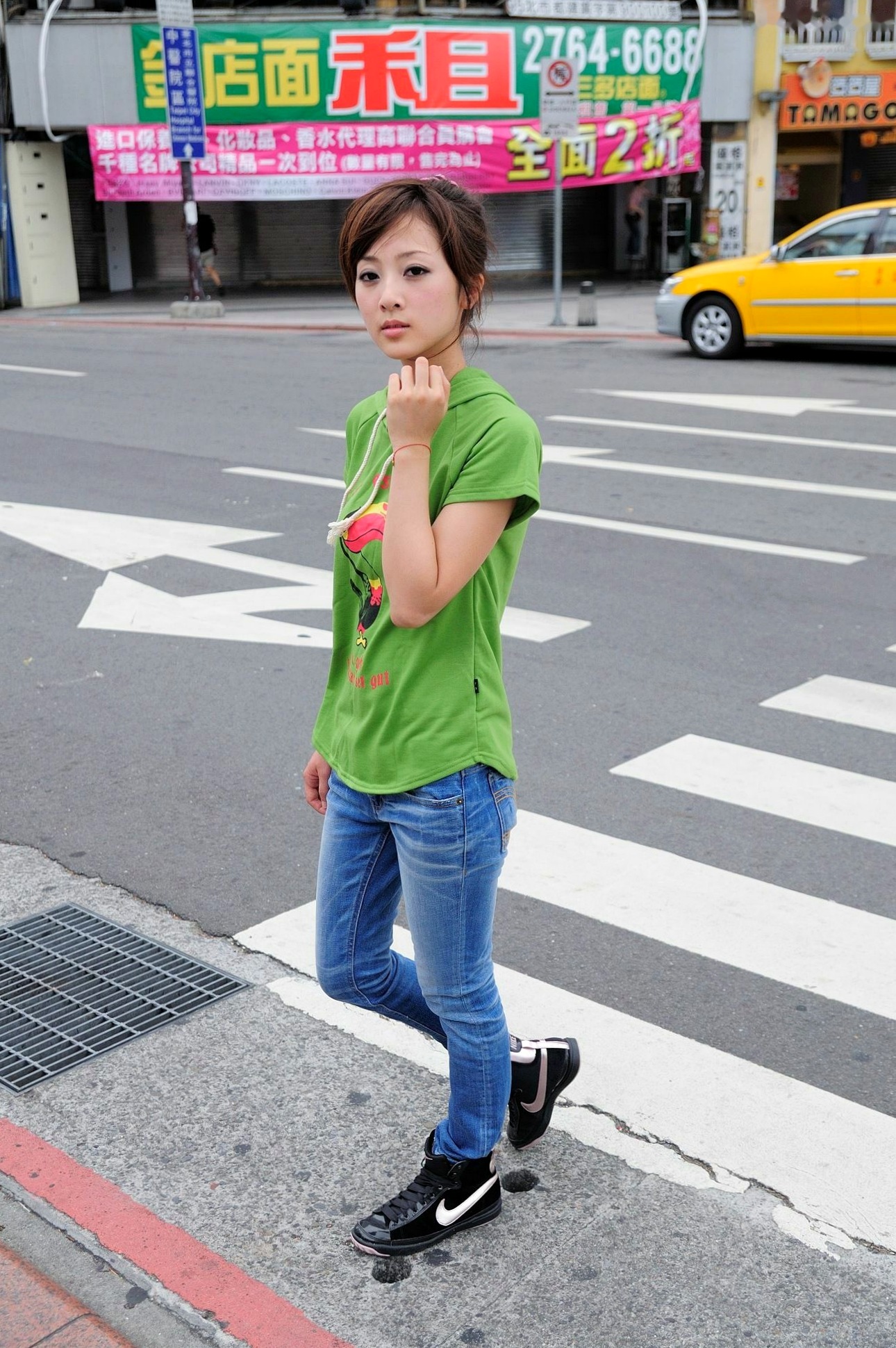 Gallery - 台湾正妹张允霏/张凯洁《西门町外拍》写真集，街拍清新少女风，户外休闲穿搭，气质女神甜美灵动台湾街拍户外清新女神 女神私房照_秀色女神 - image 17