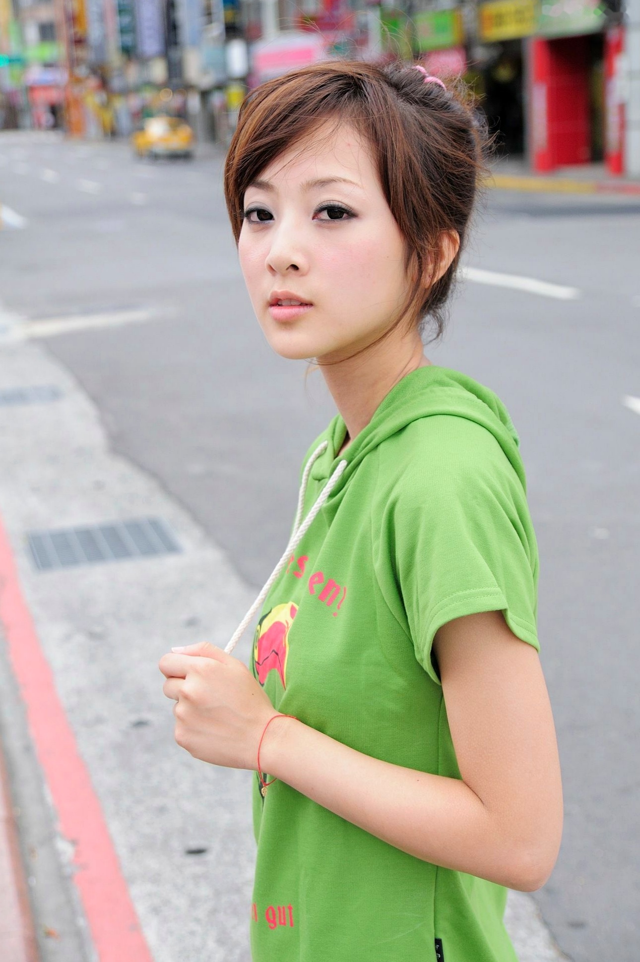 Gallery - 台湾正妹张允霏/张凯洁《西门町外拍》写真集，街拍清新少女风，户外休闲穿搭，气质女神甜美灵动台湾街拍户外清新女神 女神私房照_秀色女神 - image 18