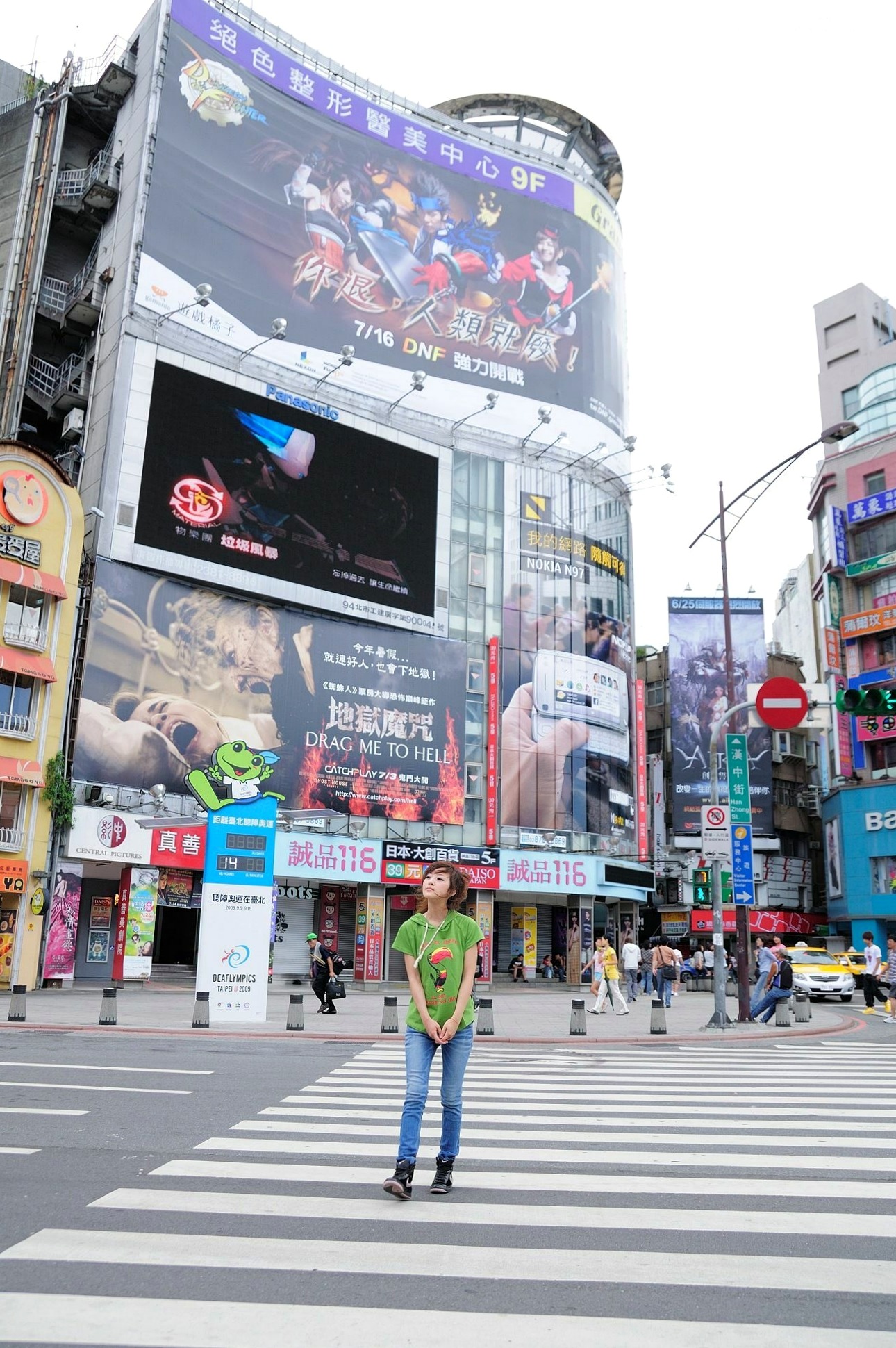 Gallery - 台湾正妹张允霏/张凯洁《西门町外拍》写真集，街拍清新少女风，户外休闲穿搭，气质女神甜美灵动台湾街拍户外清新女神 女神私房照_秀色女神 - image 22