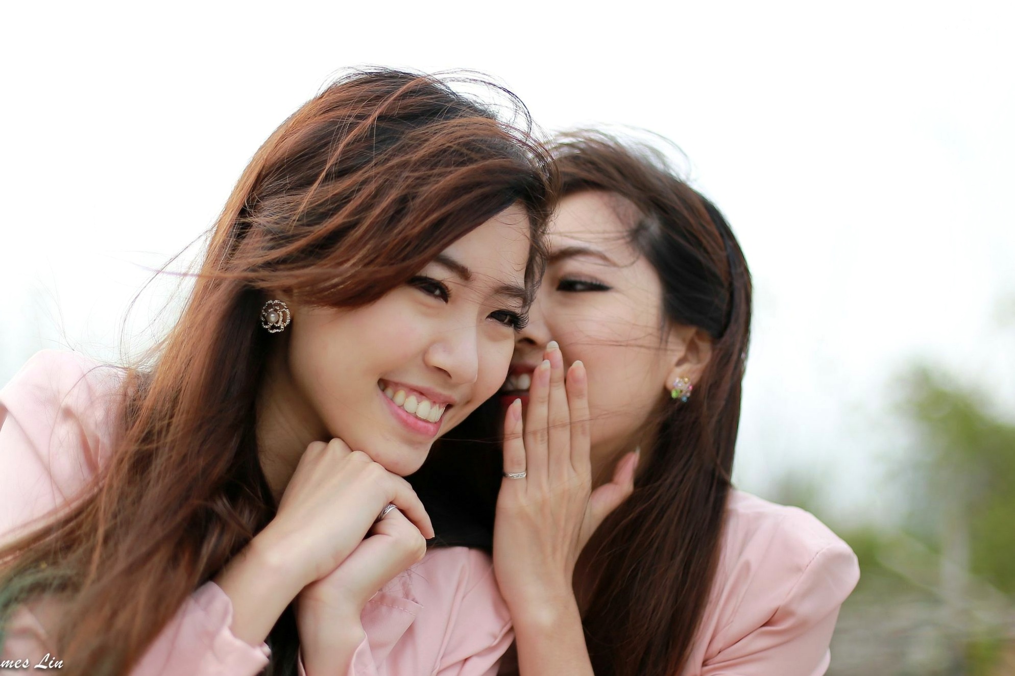 Gallery - 台湾正妹_极品清纯甜美台湾双胞胎姐妹花清新户外街拍写真，粉色外套黑裙美腿秀台湾清新街拍美腿治愈系 女神私房照_秀色女神 - image 55