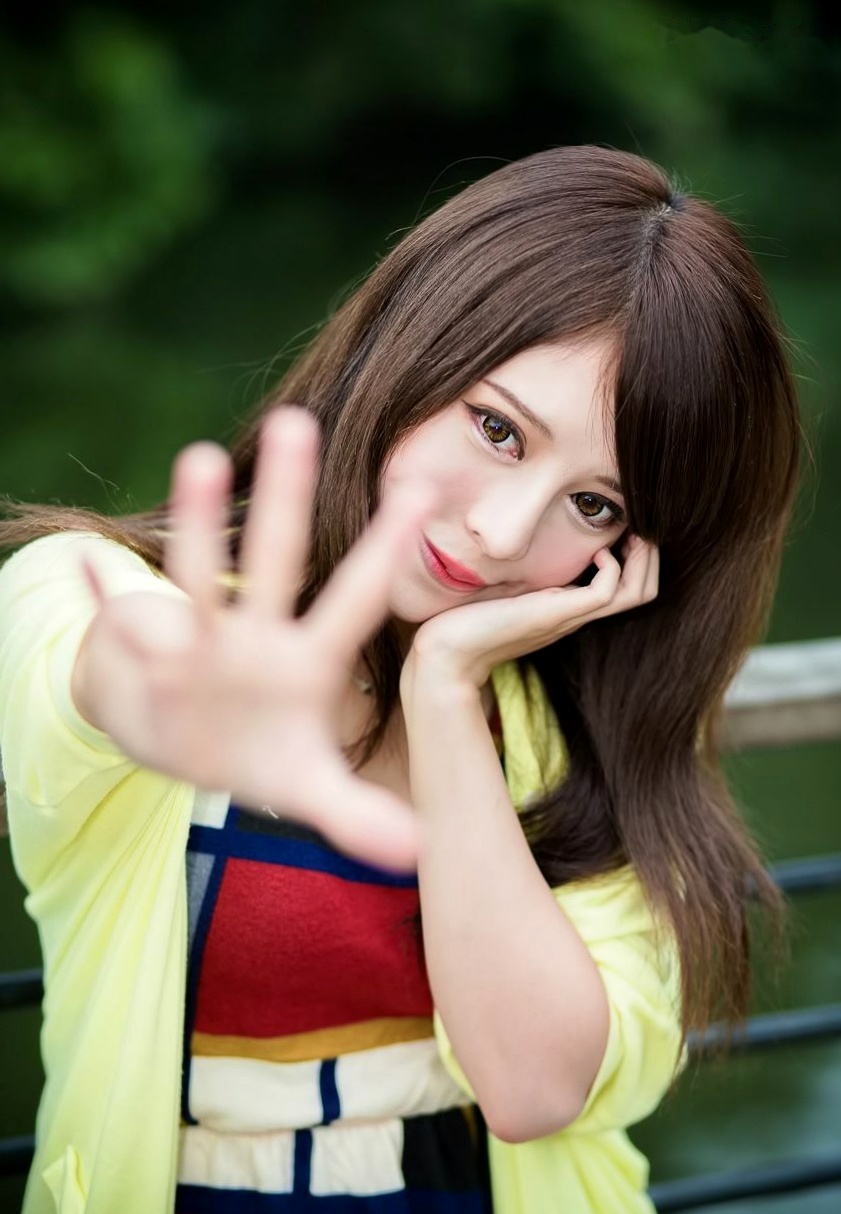 Gallery - 台湾正妹张齐郡JULIE《踏青》户外清纯甜美写真，清新治愈系街拍女神台湾清新户外治愈系女神 女神私房照_秀色女神 - image 10
