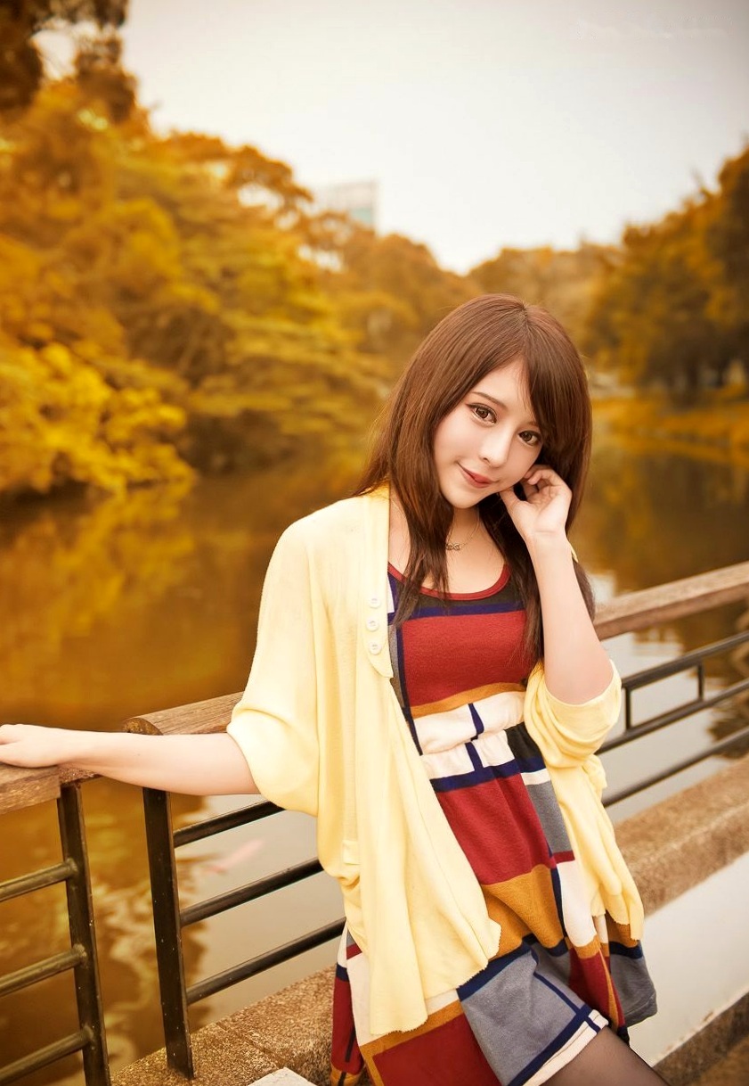 Gallery - 台湾正妹张齐郡JULIE《踏青》户外清纯甜美写真，清新治愈系街拍女神台湾清新户外治愈系女神 女神私房照_秀色女神 - image 15