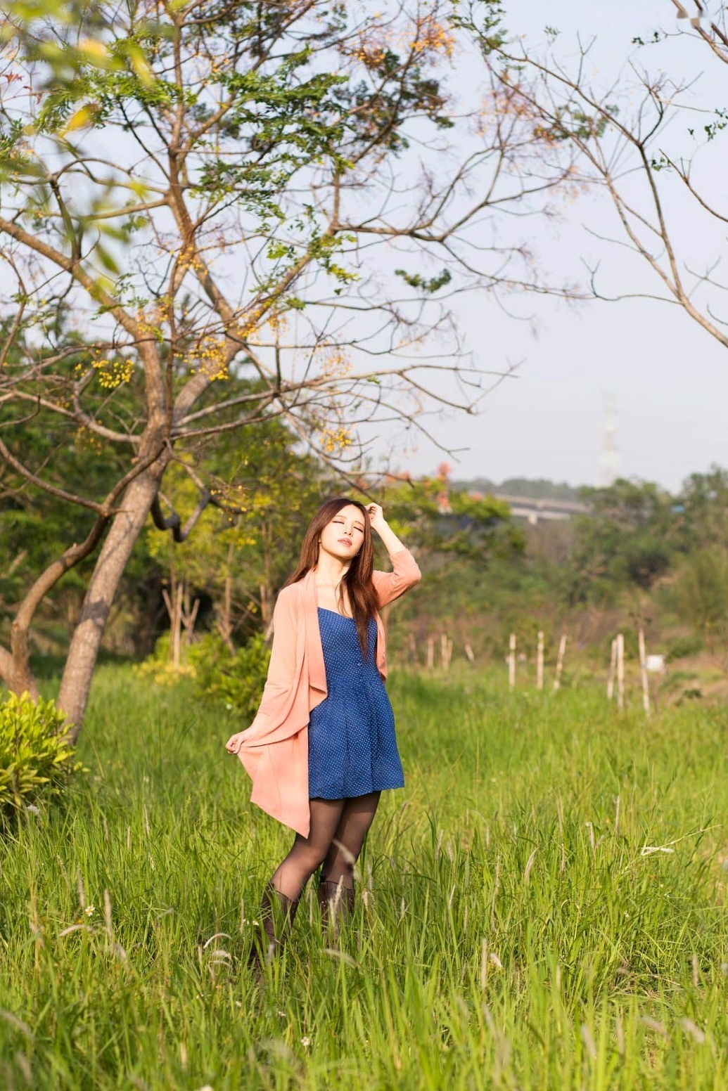 Gallery - 台湾正妹张齐郡JULIE《踏青》户外清纯甜美写真，清新治愈系街拍女神台湾清新户外治愈系女神 女神私房照_秀色女神 - image 28