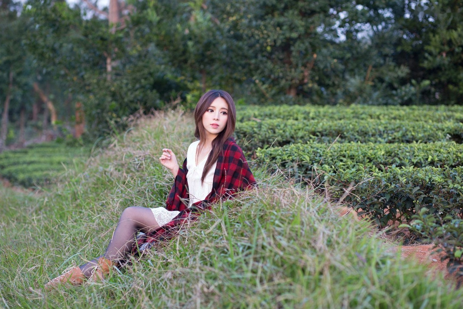 Gallery - 台湾正妹张齐郡JULIE《踏青》户外清纯甜美写真，清新治愈系街拍女神台湾清新户外治愈系女神 女神私房照_秀色女神 - image 33