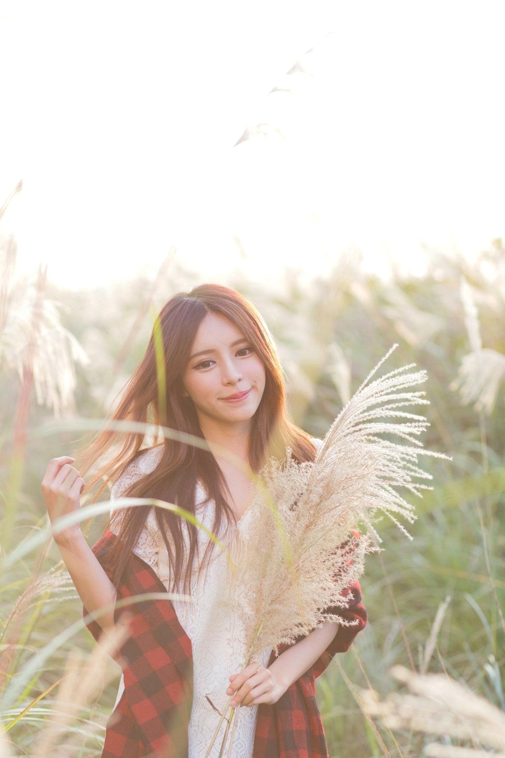 Gallery - 台湾正妹张齐郡JULIE《踏青》户外清纯甜美写真，清新治愈系街拍女神台湾清新户外治愈系女神 女神私房照_秀色女神 - image 36