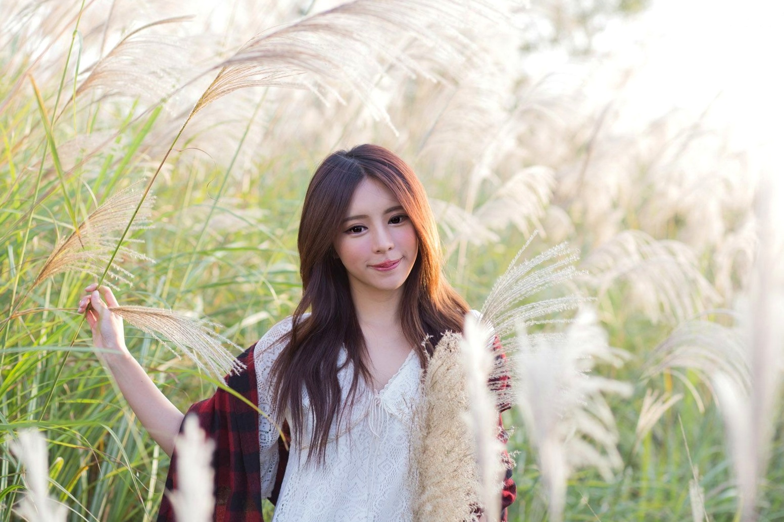 Gallery - 台湾正妹张齐郡JULIE《踏青》户外清纯甜美写真，清新治愈系街拍女神台湾清新户外治愈系女神 女神私房照_秀色女神 - image 38