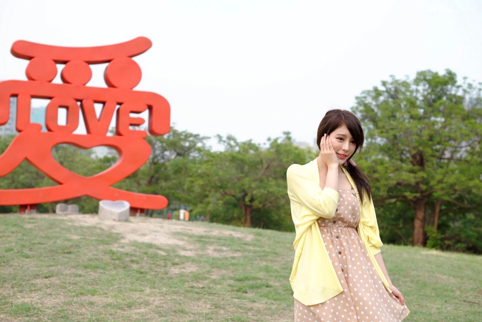 Gallery - 台湾正妹张齐郡JULIE《踏青》户外清纯甜美写真，清新治愈系街拍女神台湾清新户外治愈系女神 女神私房照_秀色女神 - image 41
