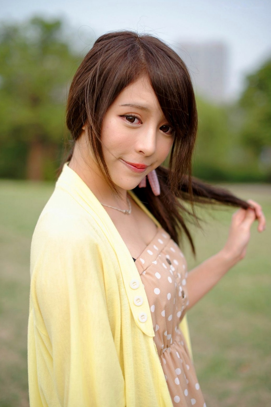 Gallery - 台湾正妹张齐郡JULIE《踏青》户外清纯甜美写真，清新治愈系街拍女神台湾清新户外治愈系女神 女神私房照_秀色女神 - image 53