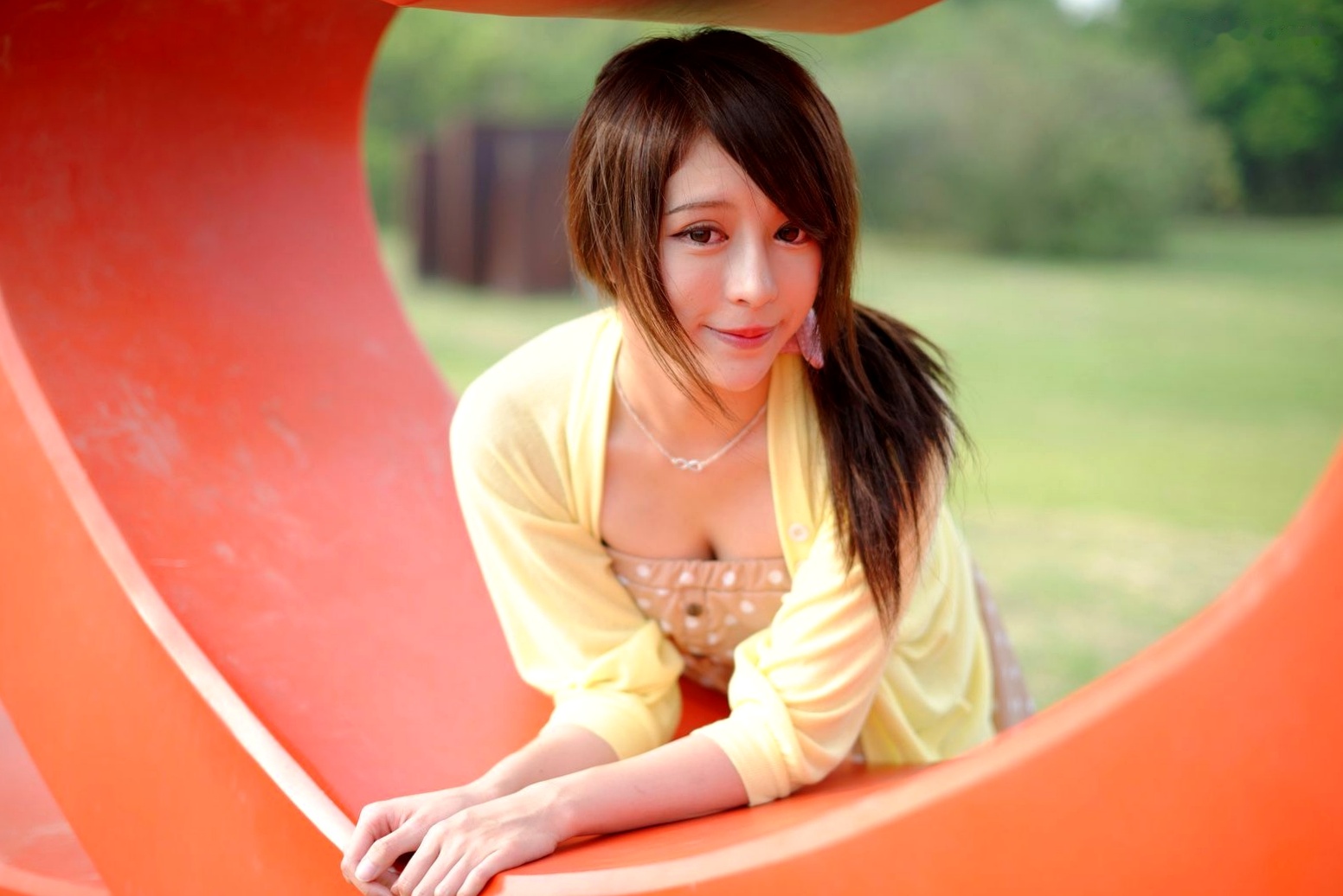 Gallery - 台湾正妹张齐郡JULIE《踏青》户外清纯甜美写真，清新治愈系街拍女神台湾清新户外治愈系女神 女神私房照_秀色女神 - image 57