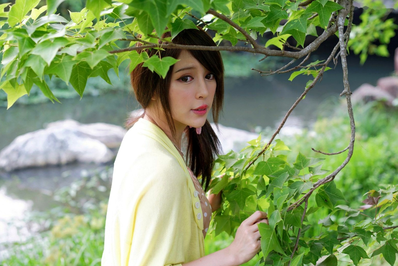 Gallery - 台湾正妹张齐郡JULIE《踏青》户外清纯甜美写真，清新治愈系街拍女神台湾清新户外治愈系女神 女神私房照_秀色女神 - image 58