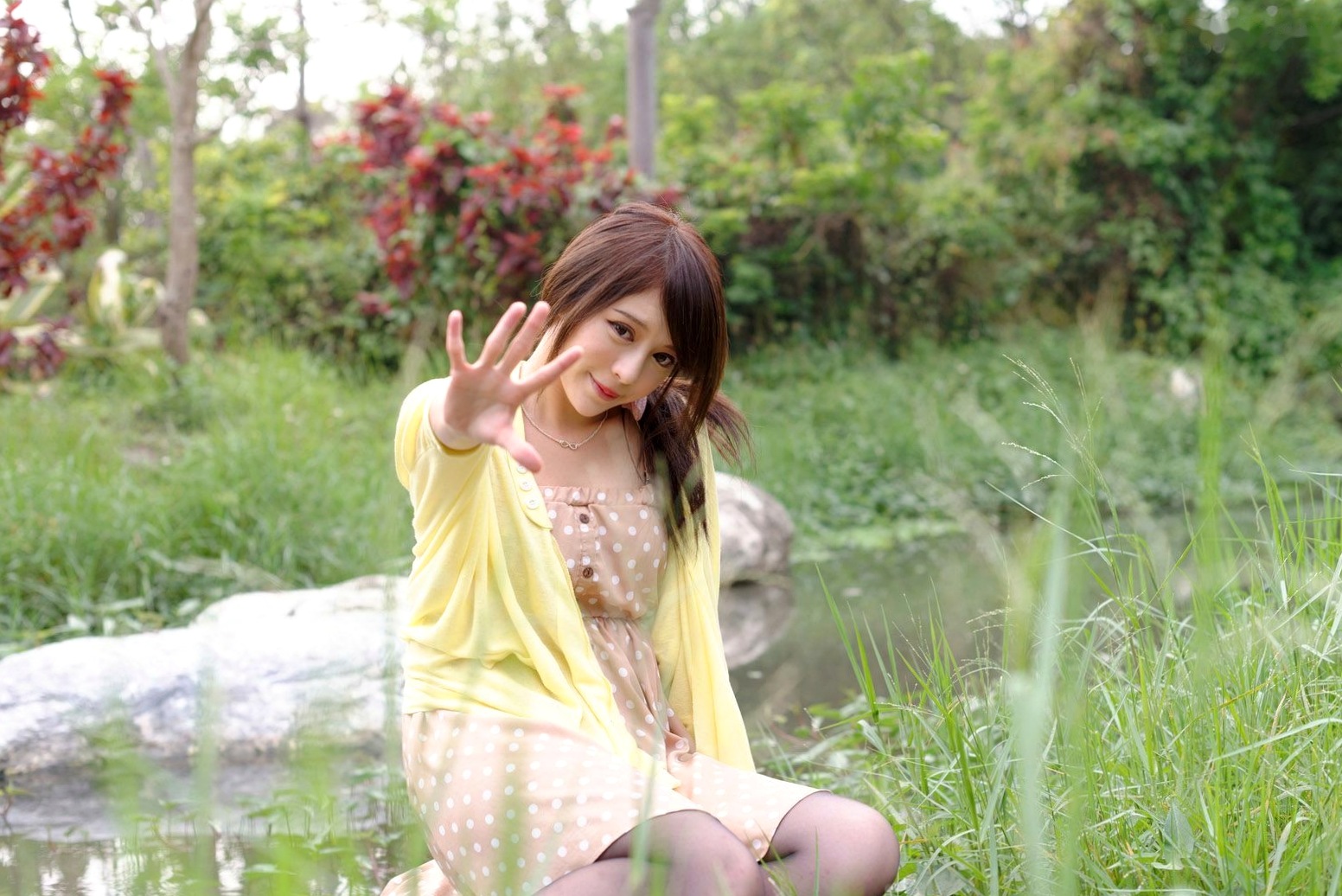 Gallery - 台湾正妹张齐郡JULIE《踏青》户外清纯甜美写真，清新治愈系街拍女神台湾清新户外治愈系女神 女神私房照_秀色女神 - image 59