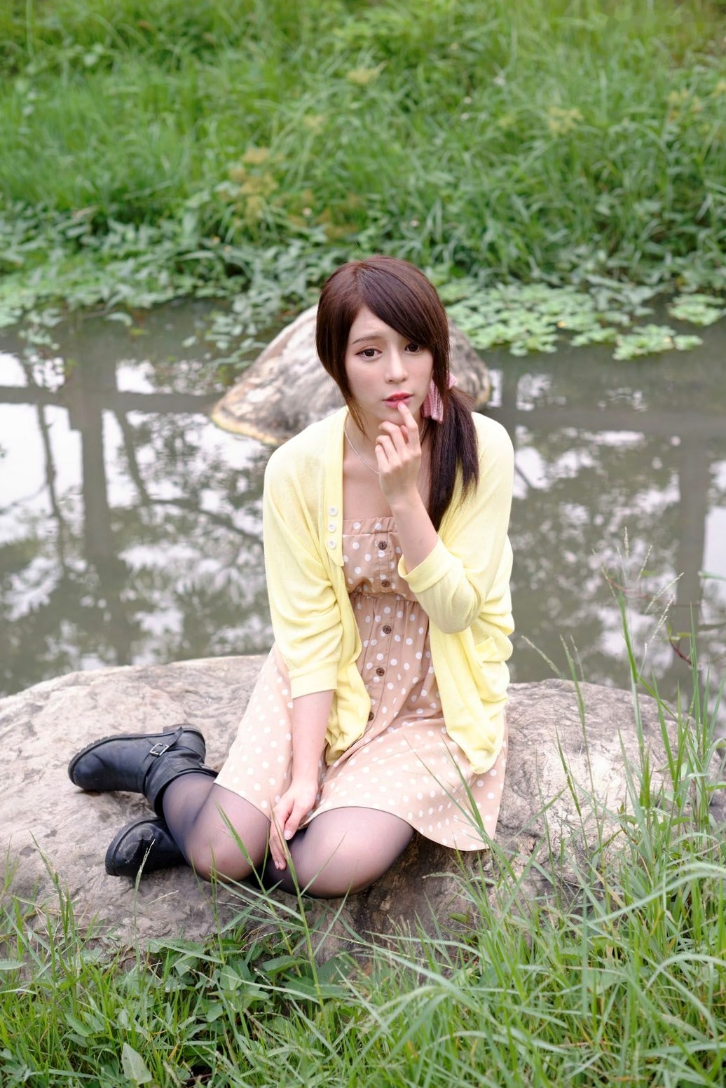 Gallery - 台湾正妹张齐郡JULIE《踏青》户外清纯甜美写真，清新治愈系街拍女神台湾清新户外治愈系女神 女神私房照_秀色女神 - image 61