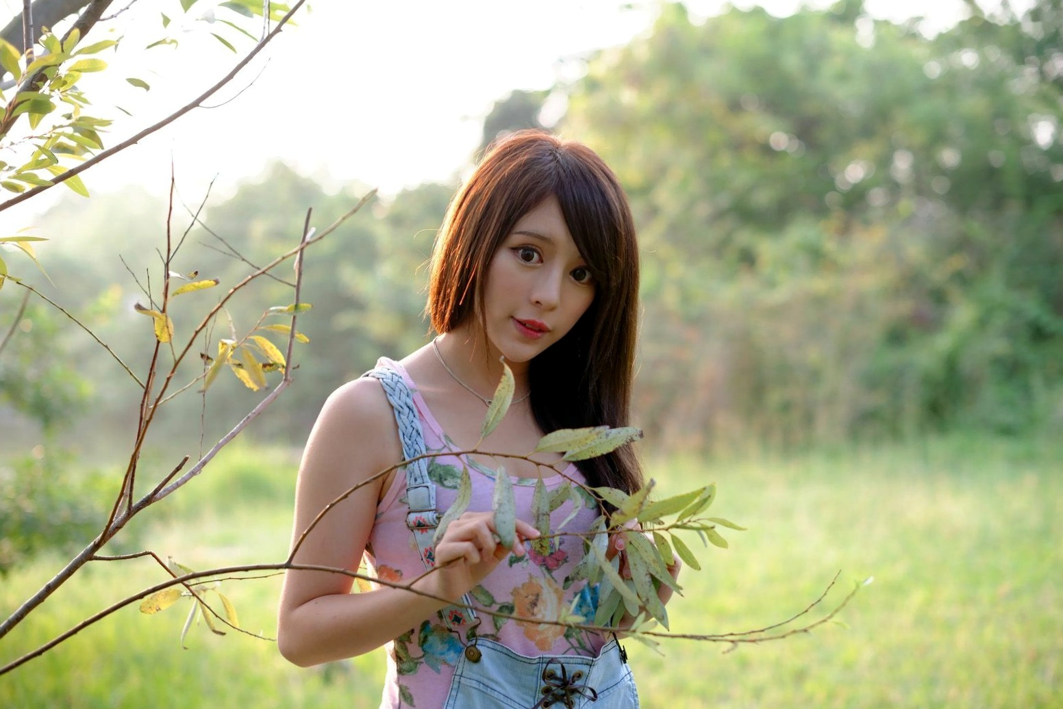 Gallery - 台湾正妹张齐郡JULIE《踏青》户外清纯甜美写真，清新治愈系街拍女神台湾清新户外治愈系女神 女神私房照_秀色女神 - image 64