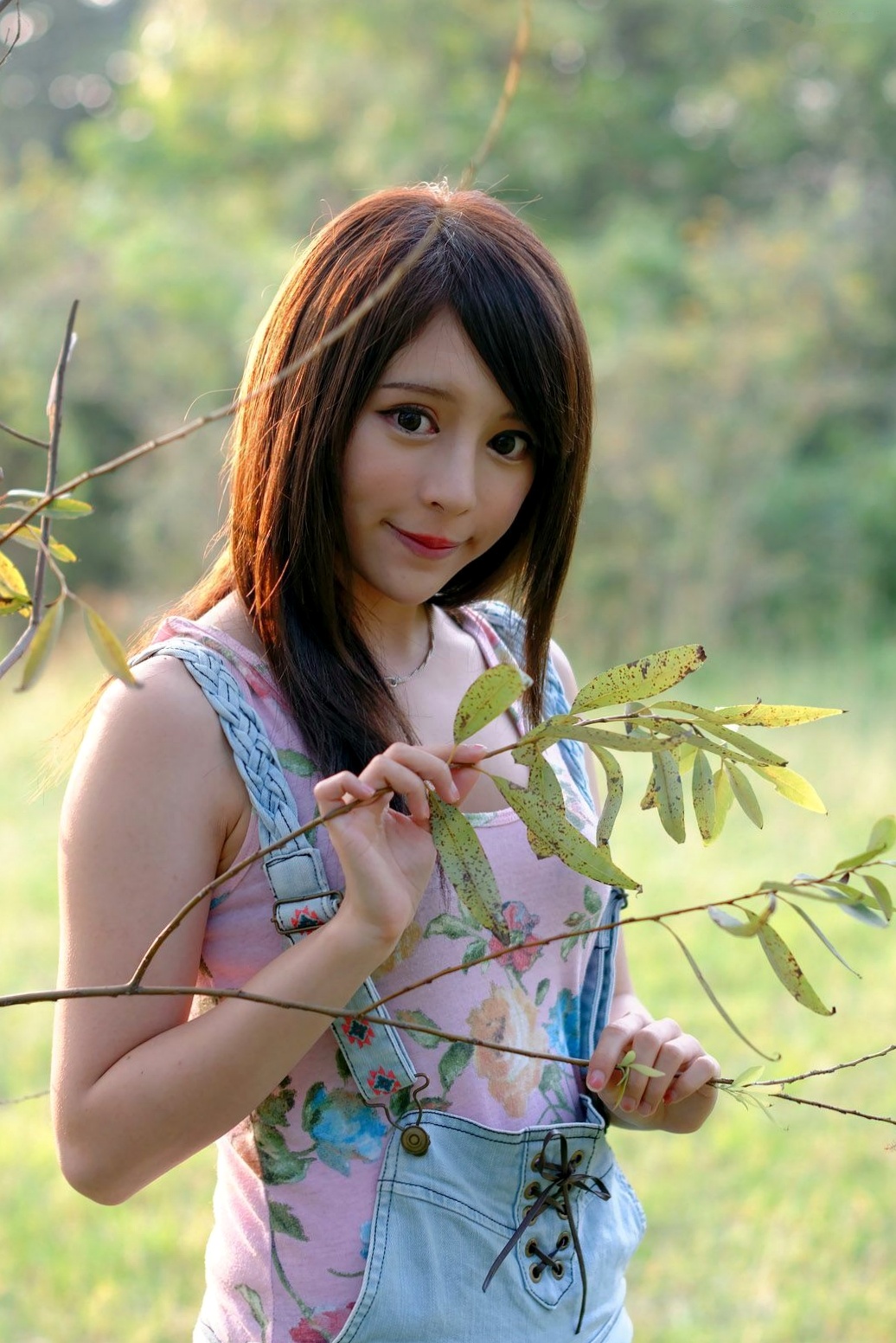 Gallery - 台湾正妹张齐郡JULIE《踏青》户外清纯甜美写真，清新治愈系街拍女神台湾清新户外治愈系女神 女神私房照_秀色女神 - image 66