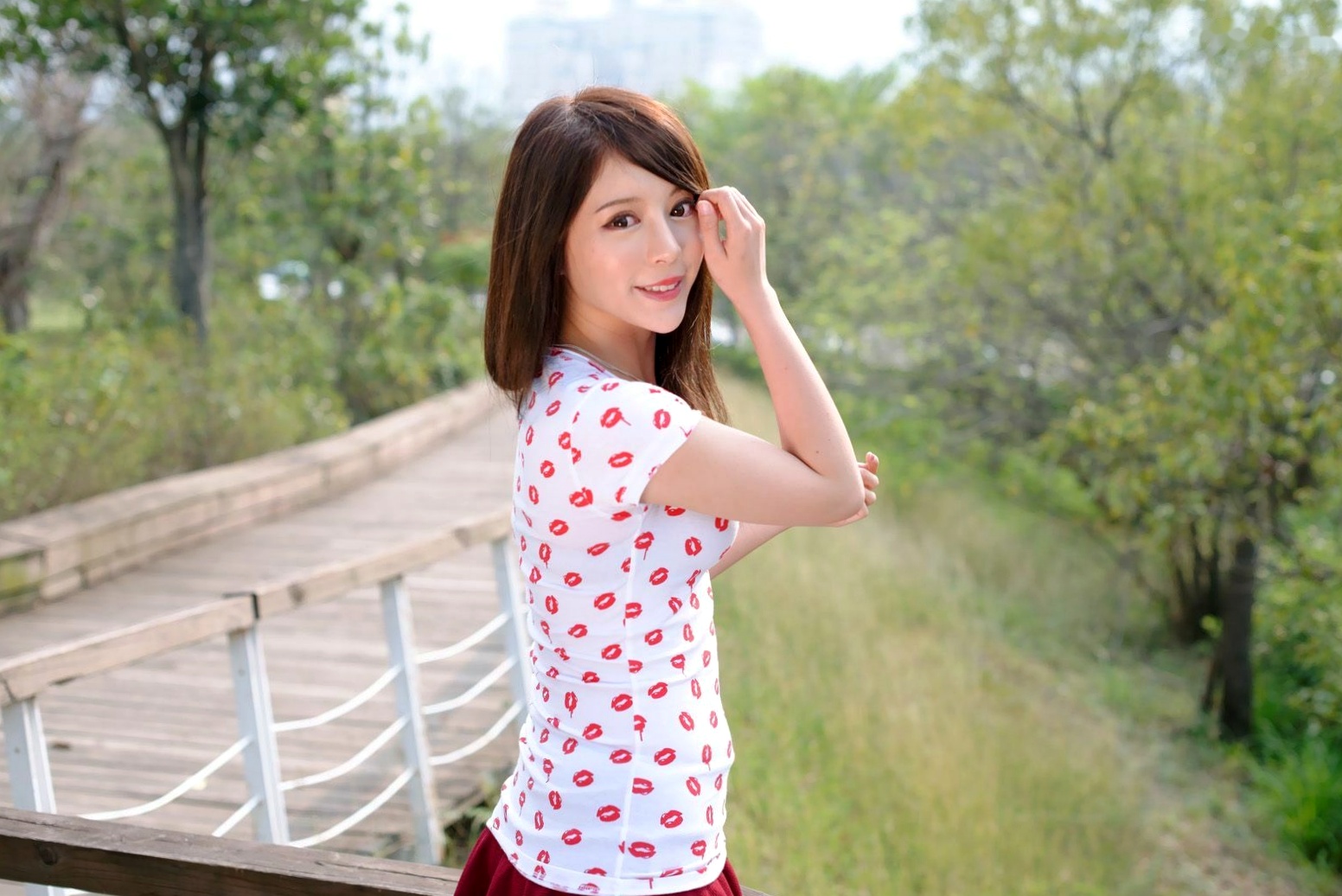 Gallery - 台湾正妹张齐郡JULIE《踏青》户外清纯甜美写真，清新治愈系街拍女神台湾清新户外治愈系女神 女神私房照_秀色女神 - image 70