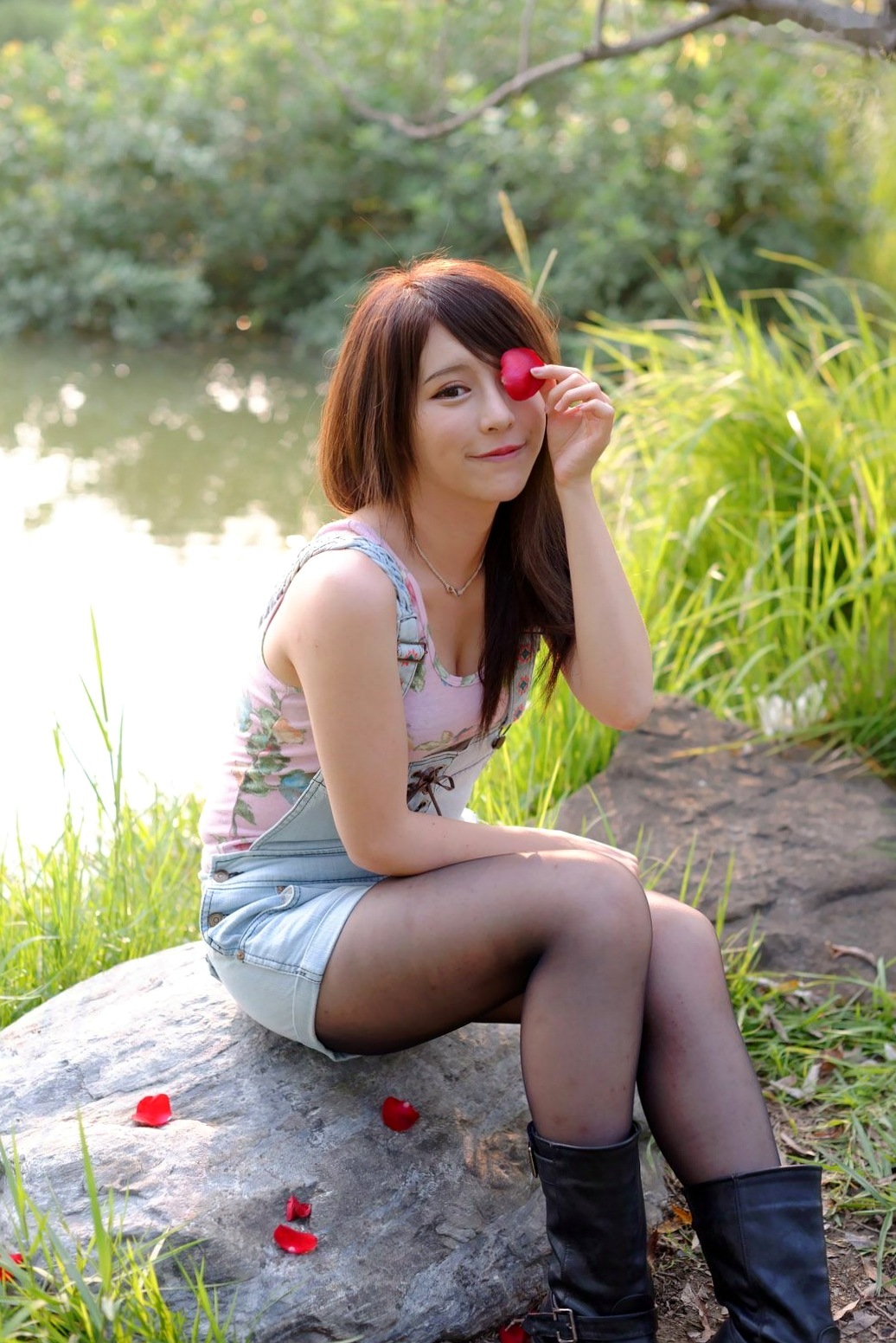 Gallery - 台湾正妹张齐郡JULIE《踏青》户外清纯甜美写真，清新治愈系街拍女神台湾清新户外治愈系女神 女神私房照_秀色女神 - image 72