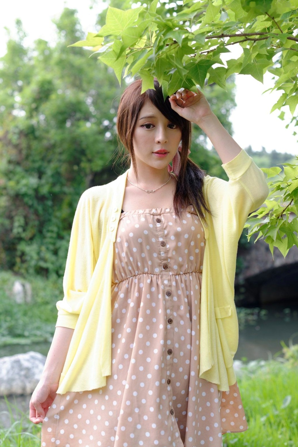 Gallery - 台湾正妹张齐郡JULIE《踏青》户外清纯甜美写真，清新治愈系街拍女神台湾清新户外治愈系女神 女神私房照_秀色女神 - image 77