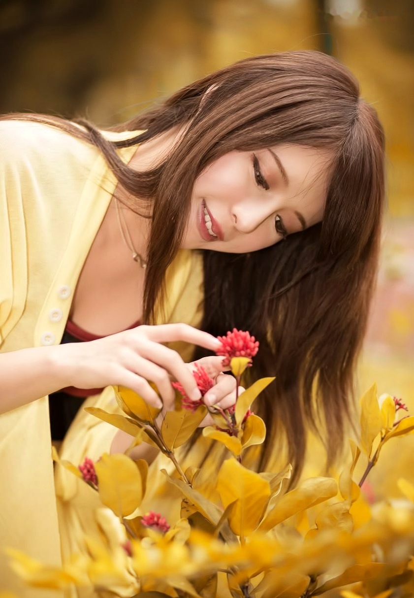 Gallery - 台湾正妹张齐郡JULIE《踏青》户外清纯甜美写真，清新治愈系街拍女神台湾清新户外治愈系女神 女神私房照_秀色女神 - image 82