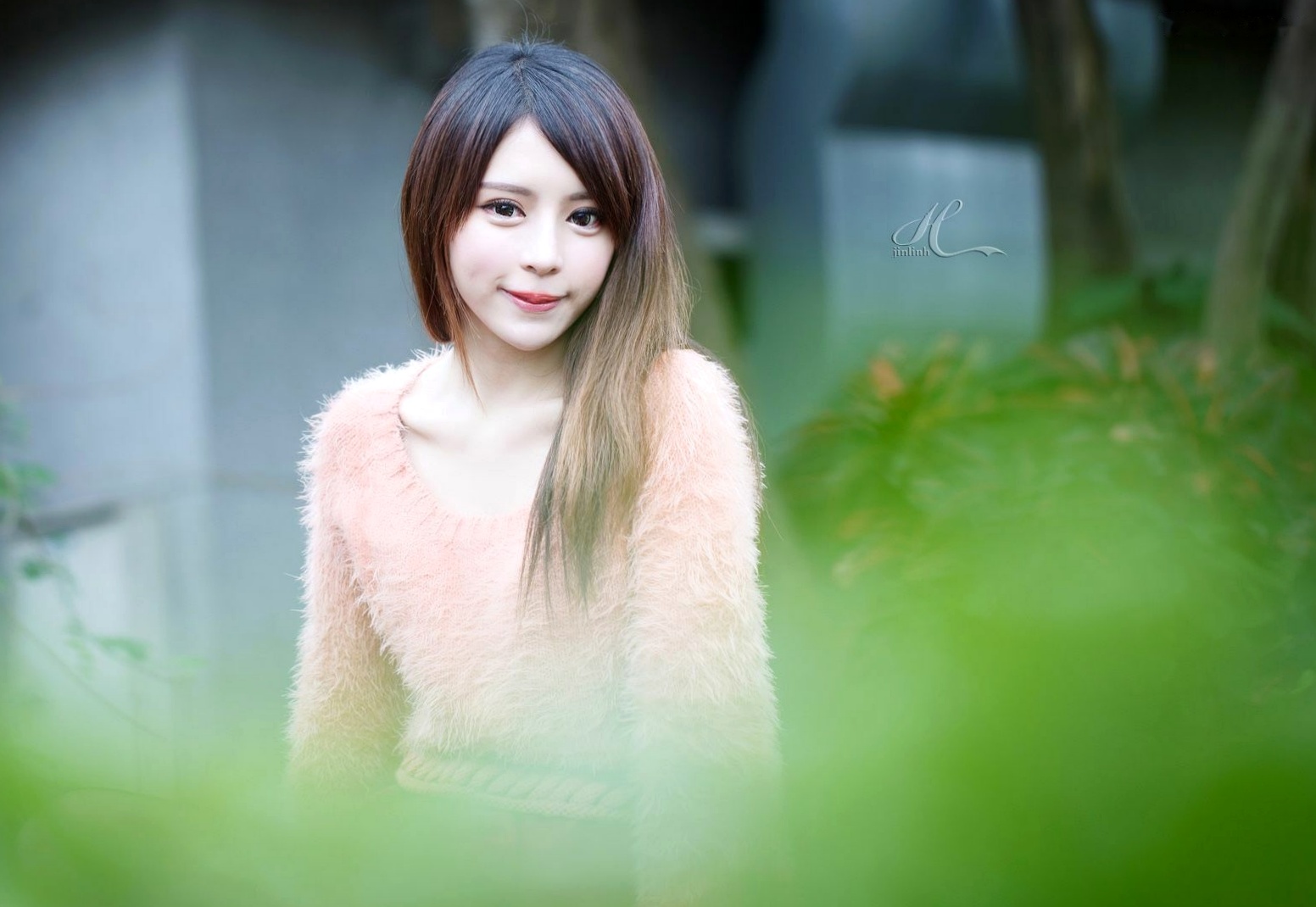 Gallery - 台湾正妹张齐郡JULIE《踏青》户外清纯甜美写真，清新治愈系街拍女神台湾清新户外治愈系女神 女神私房照_秀色女神 - image 87