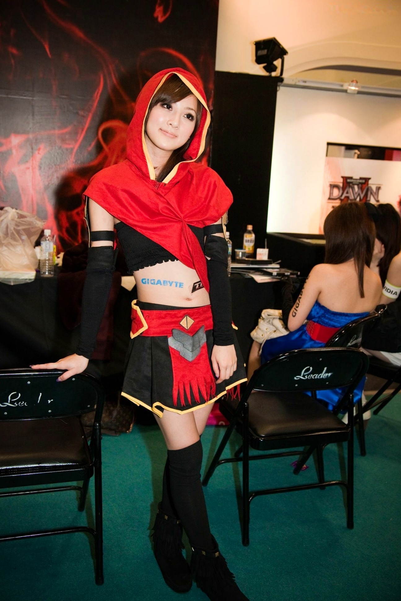 Gallery - 台湾正妹张凯洁/果子MM台北国际电玩展高清套图，身穿红色连帽Cosplay战袍，演绎甜美游戏展会女神风采台湾气质角色扮演女神 女神私房照_秀色女神 - image 5
