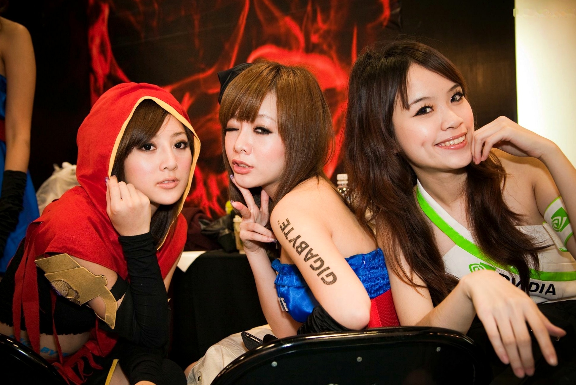 Gallery - 台湾正妹张凯洁/果子MM台北国际电玩展高清套图，身穿红色连帽Cosplay战袍，演绎甜美游戏展会女神风采台湾气质角色扮演女神 女神私房照_秀色女神 - image 10