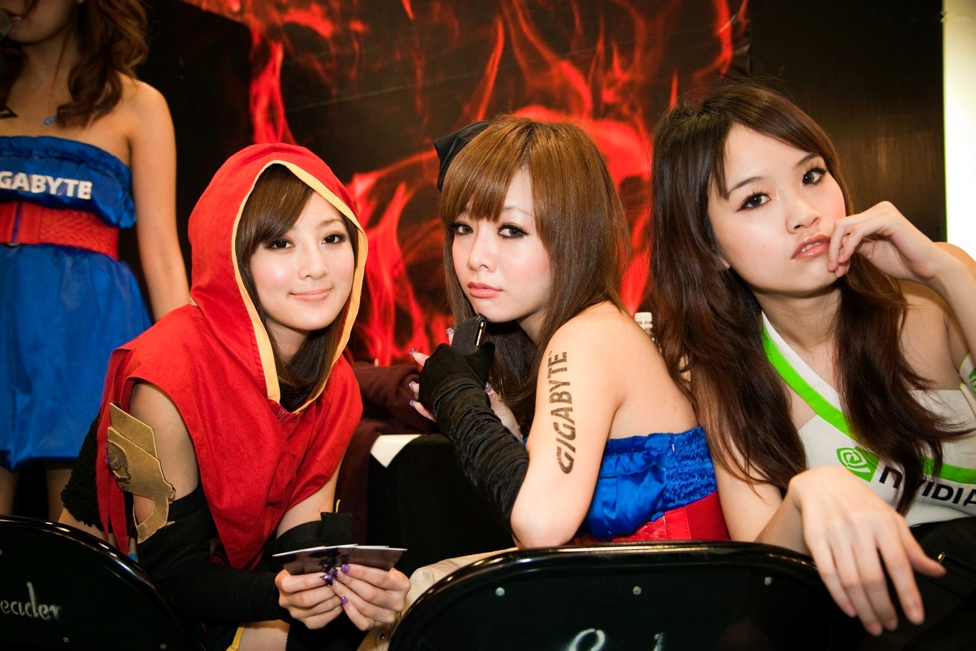 Gallery - 台湾正妹张凯洁/果子MM台北国际电玩展高清套图，身穿红色连帽Cosplay战袍，演绎甜美游戏展会女神风采台湾气质角色扮演女神 女神私房照_秀色女神 - image 11