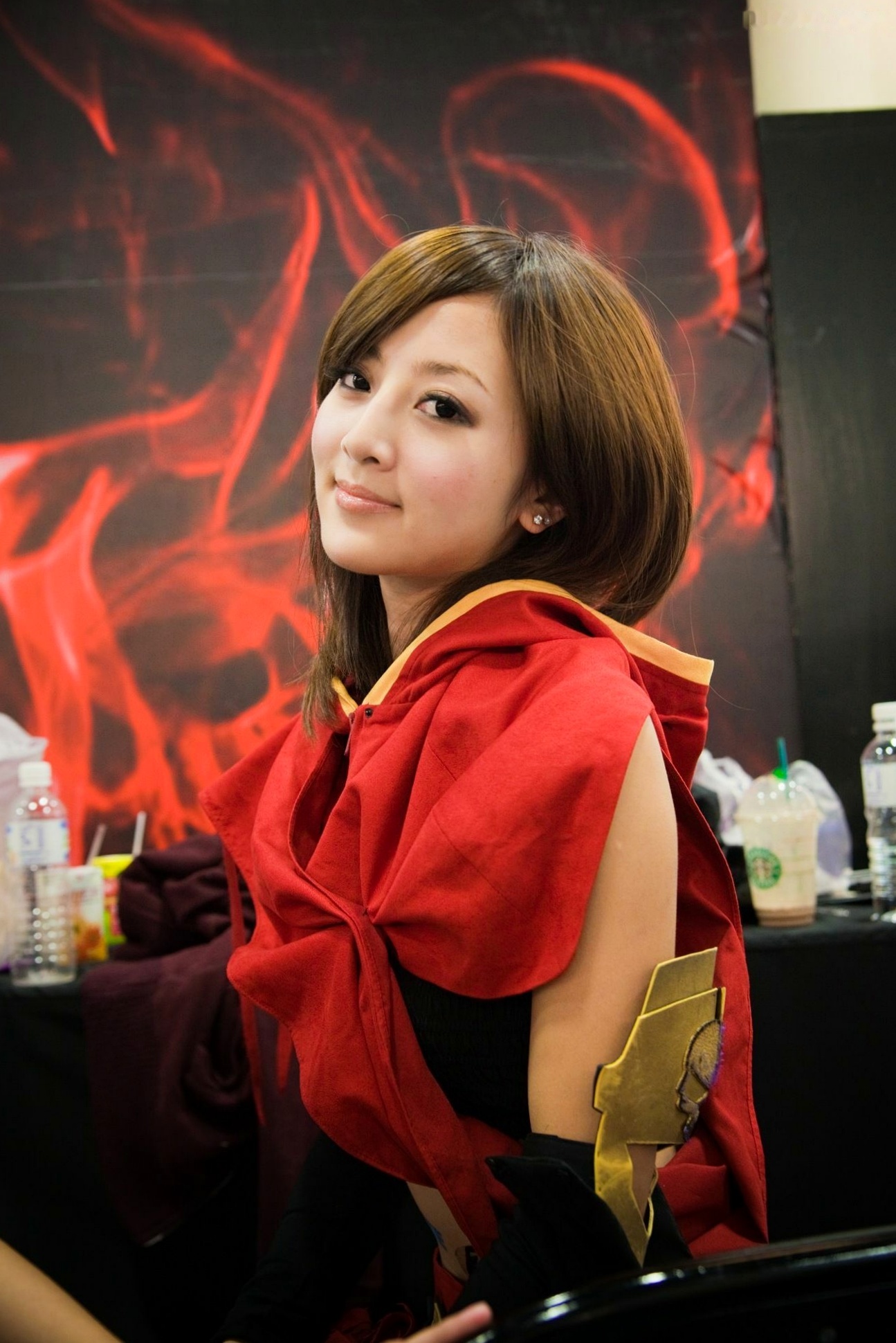 Gallery - 台湾正妹张凯洁/果子MM台北国际电玩展高清套图，身穿红色连帽Cosplay战袍，演绎甜美游戏展会女神风采台湾气质角色扮演女神 女神私房照_秀色女神 - image 13