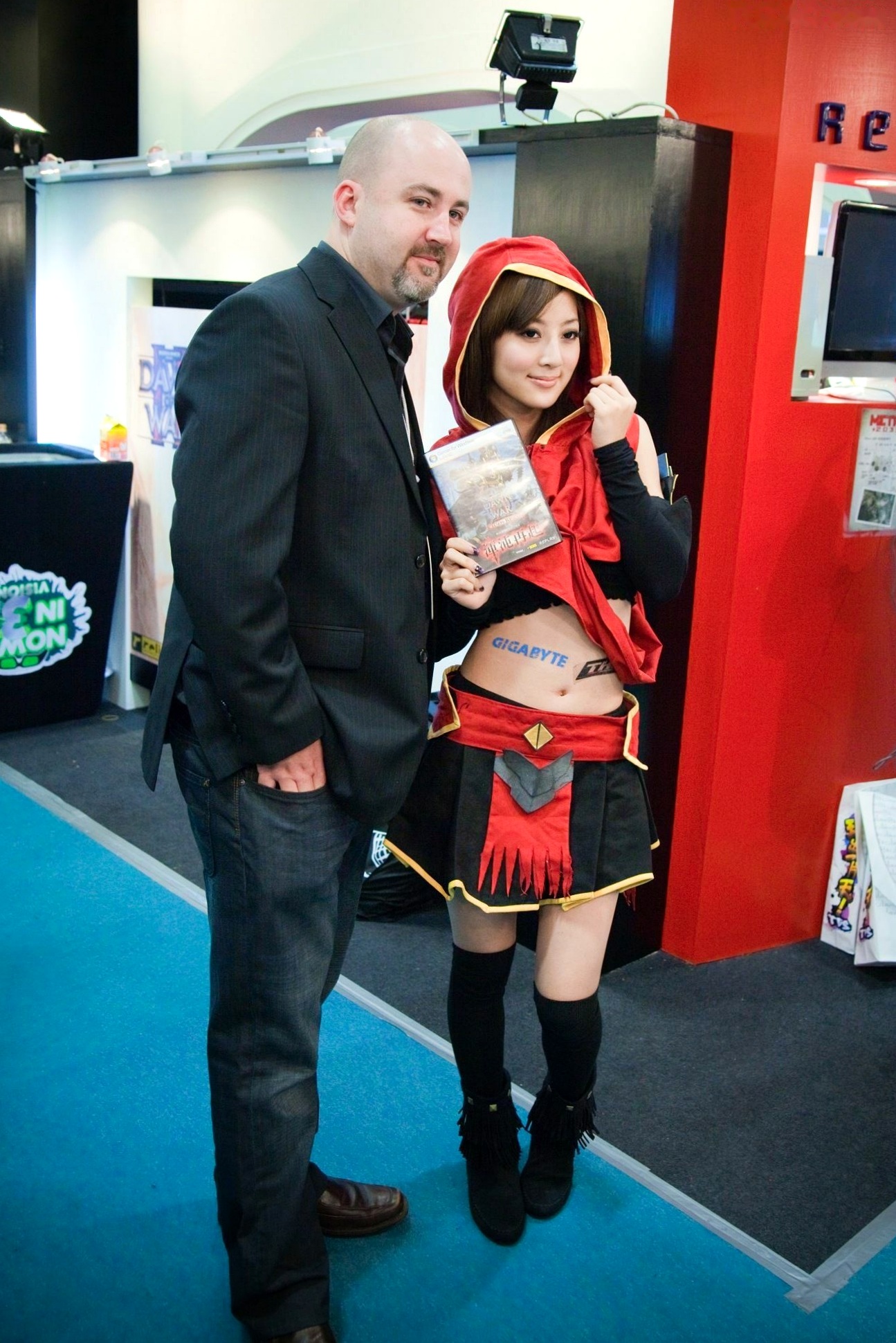Gallery - 台湾正妹张凯洁/果子MM台北国际电玩展高清套图，身穿红色连帽Cosplay战袍，演绎甜美游戏展会女神风采台湾气质角色扮演女神 女神私房照_秀色女神 - image 16